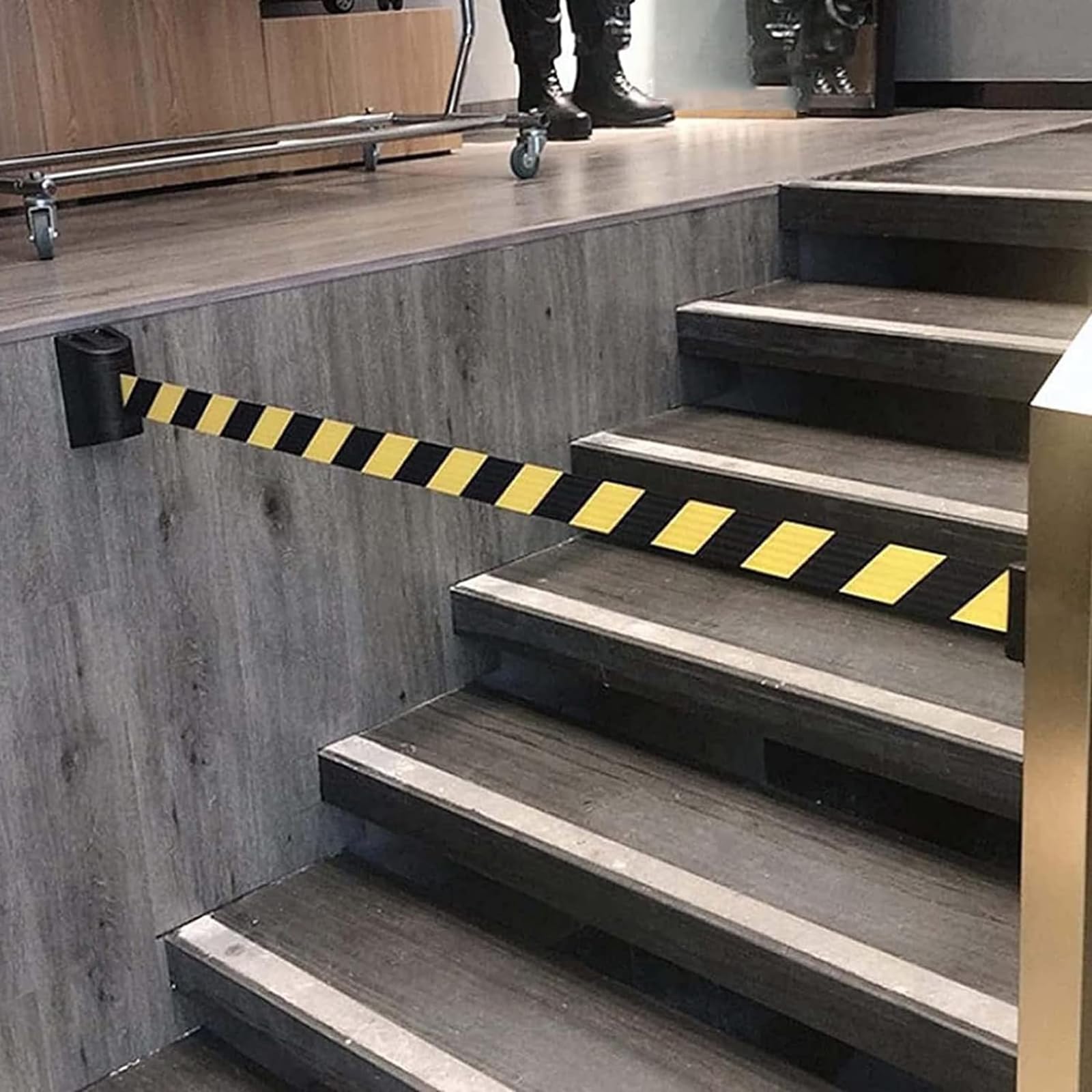 Chowany pasek barierowy z zamkiem magnetycznym, trwała nylonowa taśma do kontroli tłumu i podziału linii bezpieczeństwa