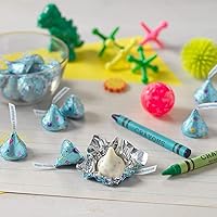 Vista 4 de Hershey's Kisses - Pastel de cumpleaños – Crema con sabor a pastel de cumpleaños con chispas – Envuelto individualmente – Paquete a granel (1 libra)