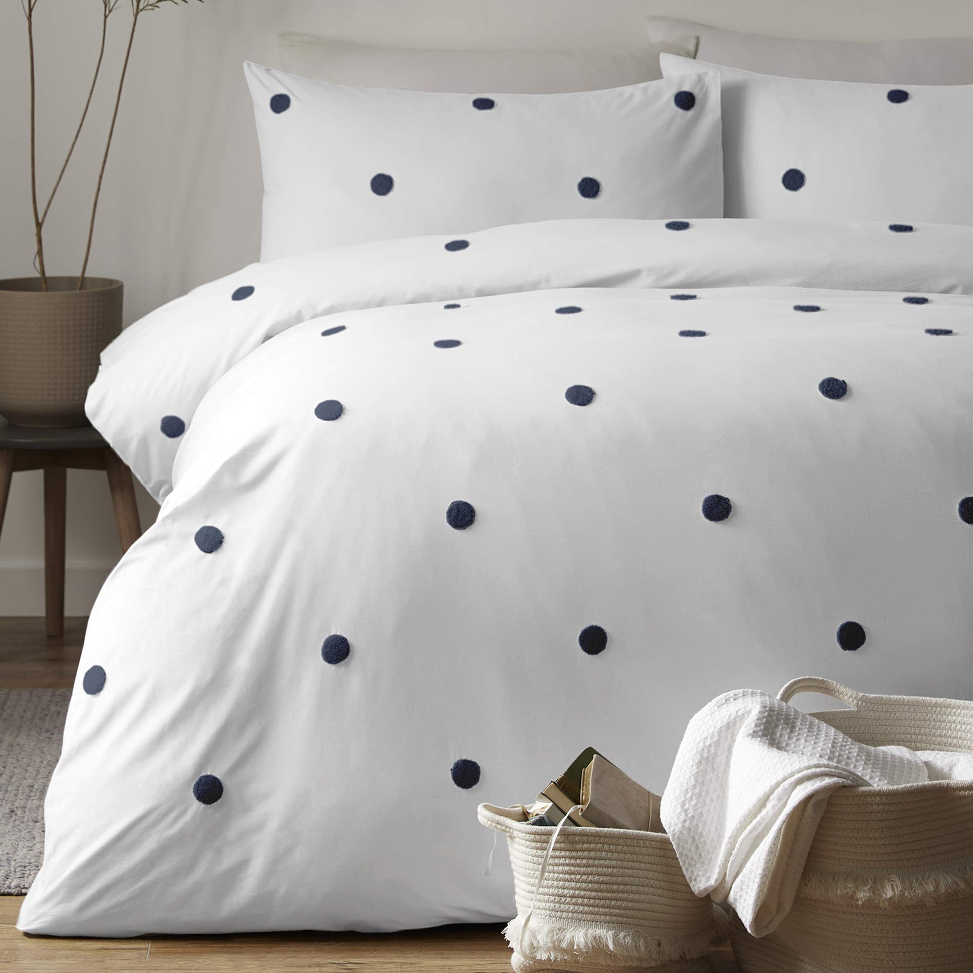 Dot Garden Duvet Cover and Pillowcase Set Nvay white