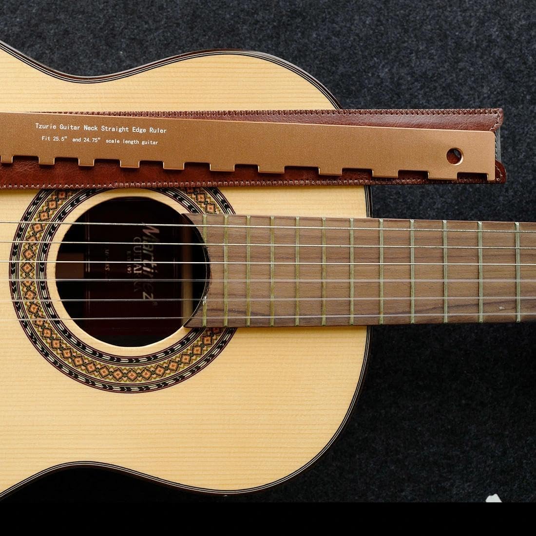 Prosta krawędź szyi gitarowej z etui – linijka gitarowa z naciętą prostą krawędzią, narzędzie lutnicze zaprojektowane do wag 64.8 cm i 63 cm