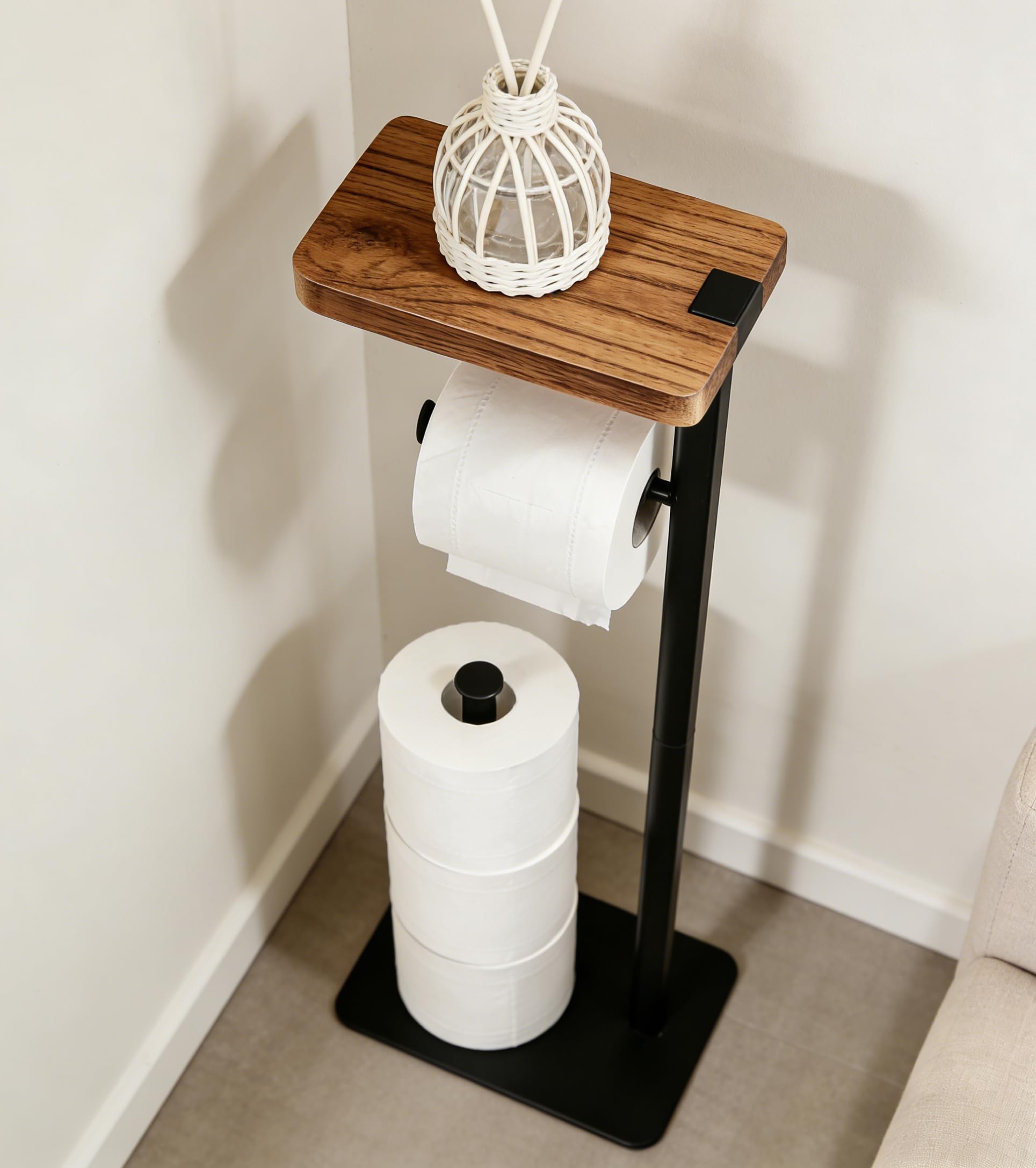 Porte Papier Toilette sur Pied avec Étagère - Porte Rouleau Papier Toilette Support Papier Toilette Rangements 4 Rouleaux de Réserve(Métal Noir et Bois)