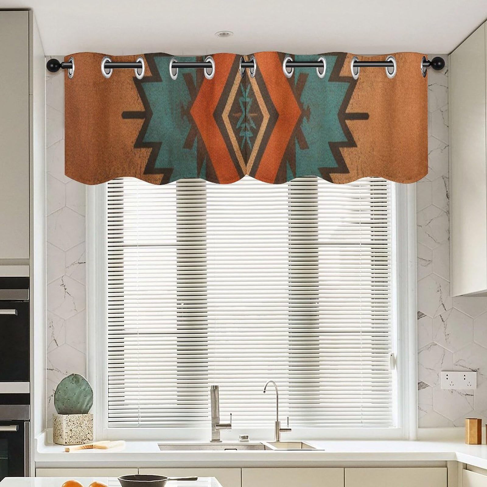 Cenefas de cocina geométricas para regular la luz, cortinas pequeñas que decoran ventanas de salón