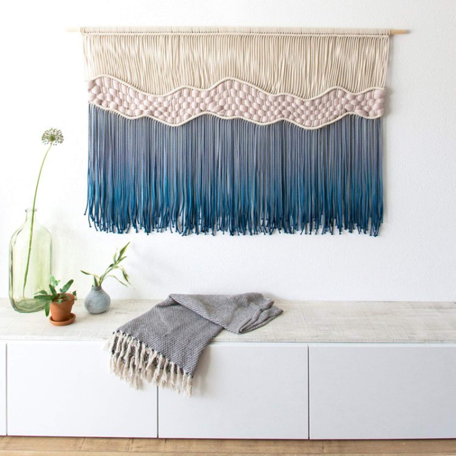 Tapiz de macramé Hecho a Mano para Colgar en la Pared, Tapiz de Pared nórdico teñido a Mano, decoración de Cortina de Fondo artístico para sofá del hogar con Cuerda de algodón (140 x 100 cm)