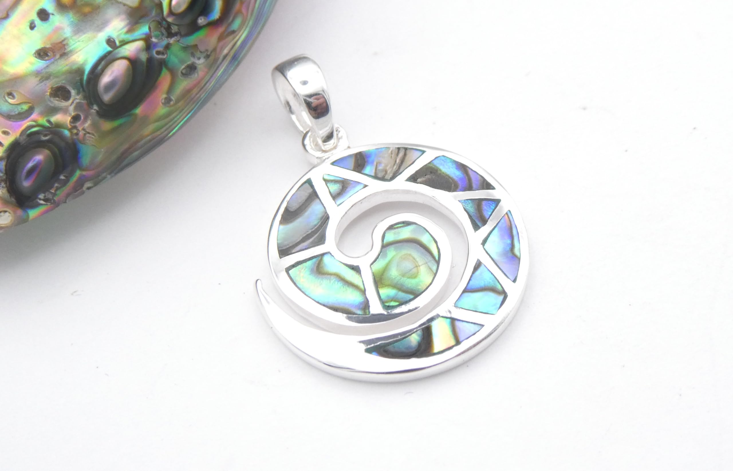 Colgante de plata, colgante de concha de abulón como espiral de plata de ley trabajada, regalo, joyas, mujer, amistad