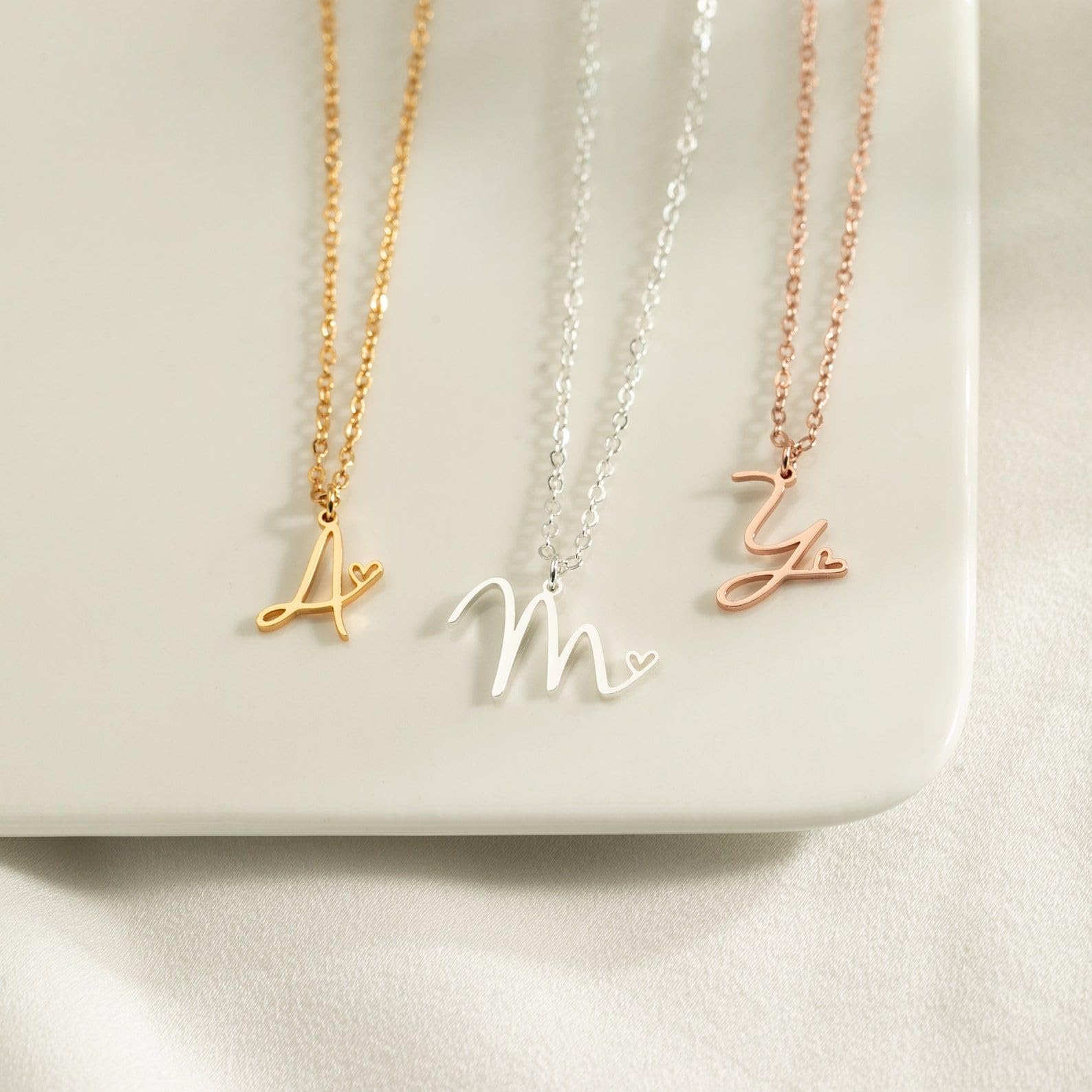 18k oro iniziale cuore collana, su misura lettera collane con piccolo cuore, fatto a mano personalizzato gioiello, damigella per lei