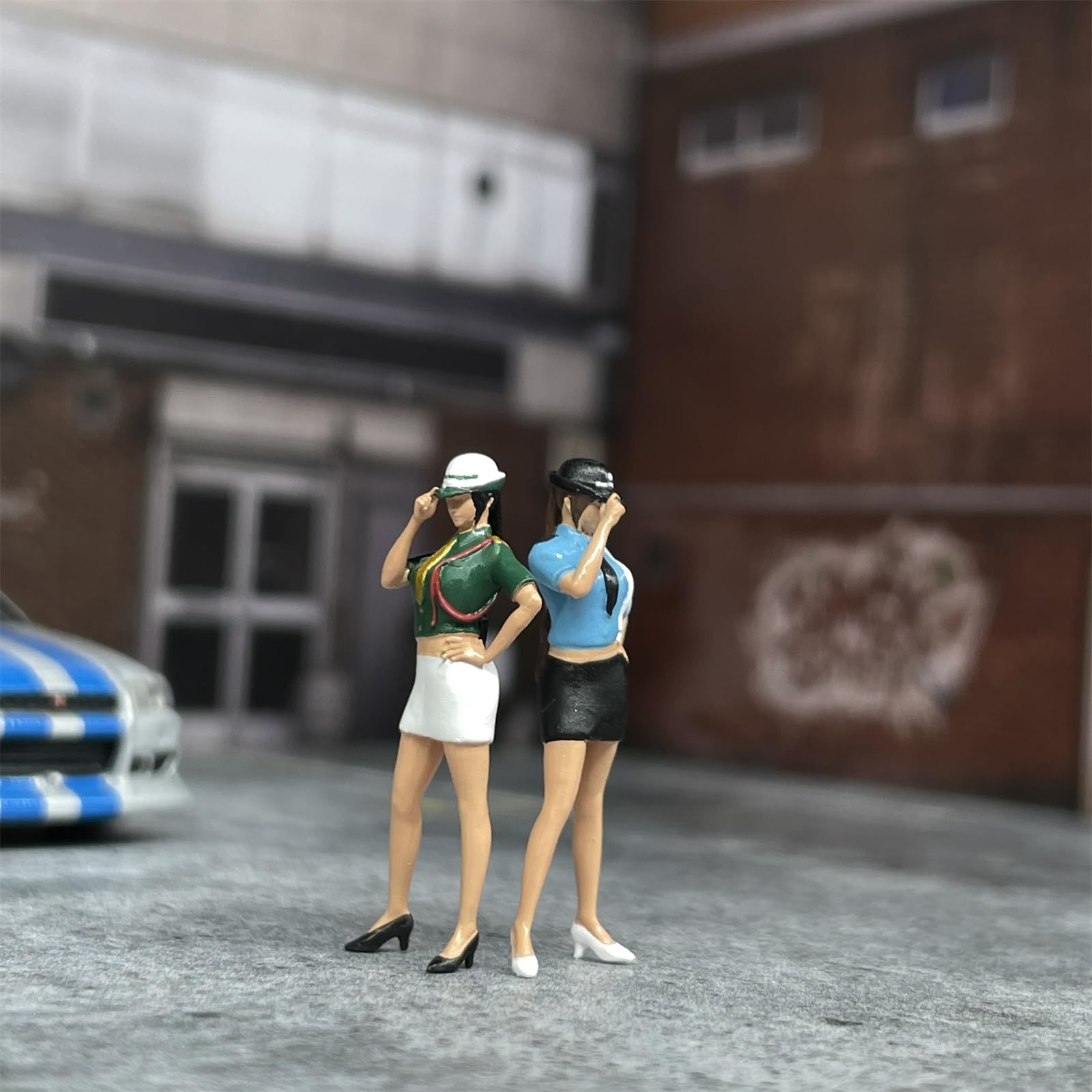 Amazon.co.jp: 1/64 Scale Figure 絶妙な婦人警官モデルレジン