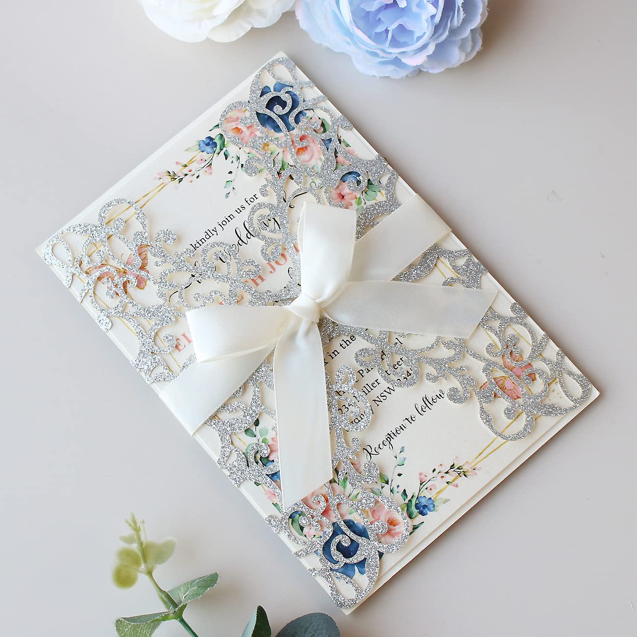 50 biglietti d'invito di nozze con glitter argentati, 15 x 17,3 cm, taglio laser, con buste, per matrimonio, Quincenera, fidanzamento, invito