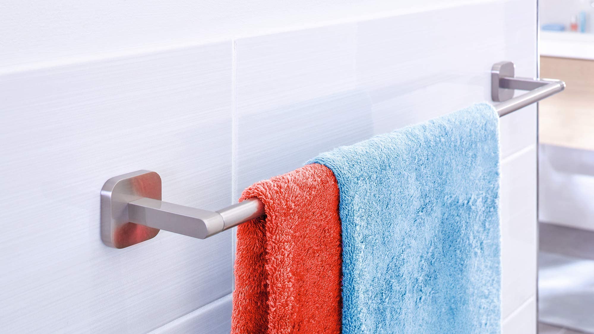 tesa ESTEETIC - Toallero Adhesivo de Barra para Baño - Montaje sin Taladrar - Alta Fuerza de Fijación con Tecnología Power.Kit - 50 x 630 x 85 mm - Acero Inoxidable