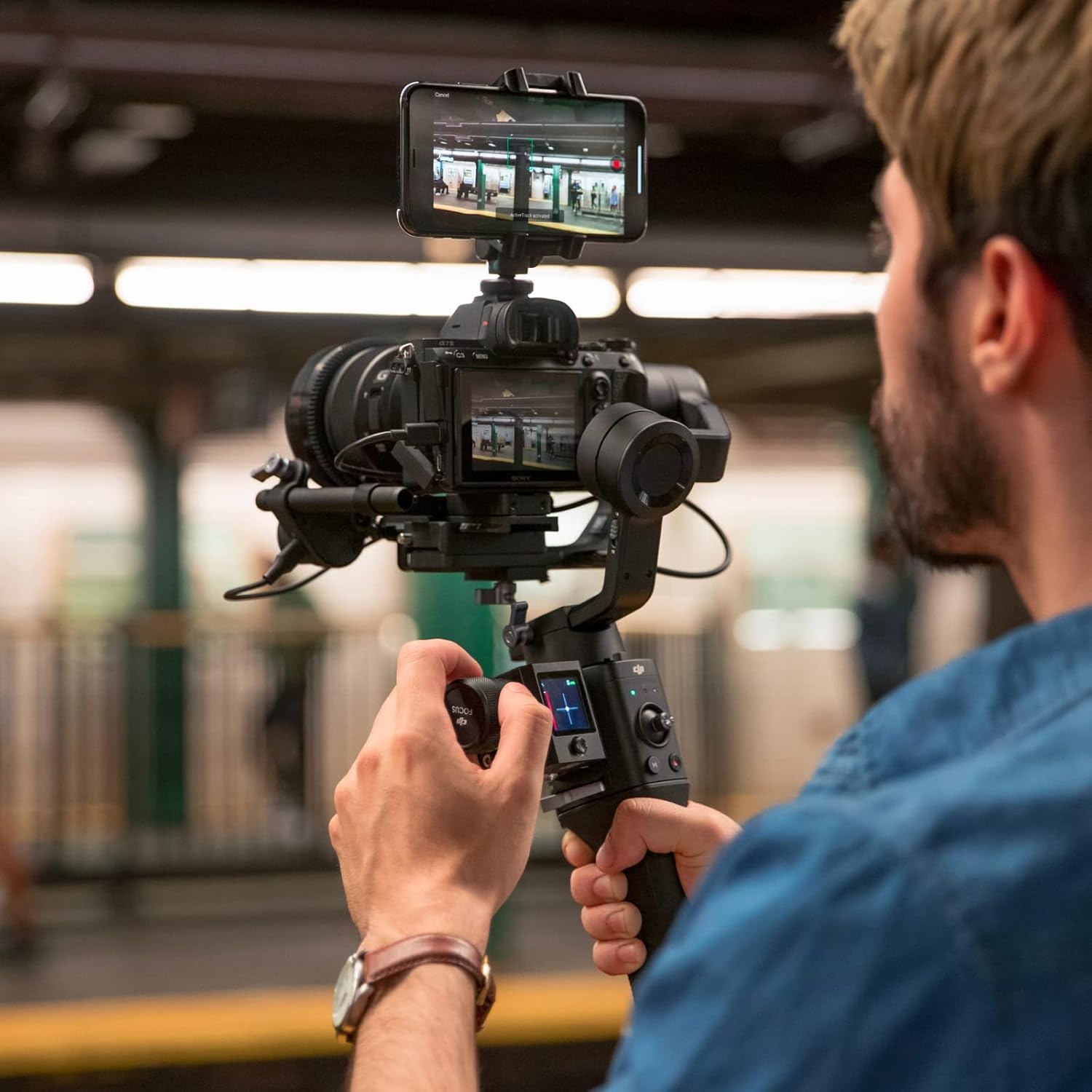 DJI Ronin-SC Stabilizzatore Professionale Portatile a 3 Assi, per Fotocamera Mirrorless, Leggero, Compatto, fino a 2 kg di Peso, Compatibile con Nikon, Canon, Panasonic, Fujifilm