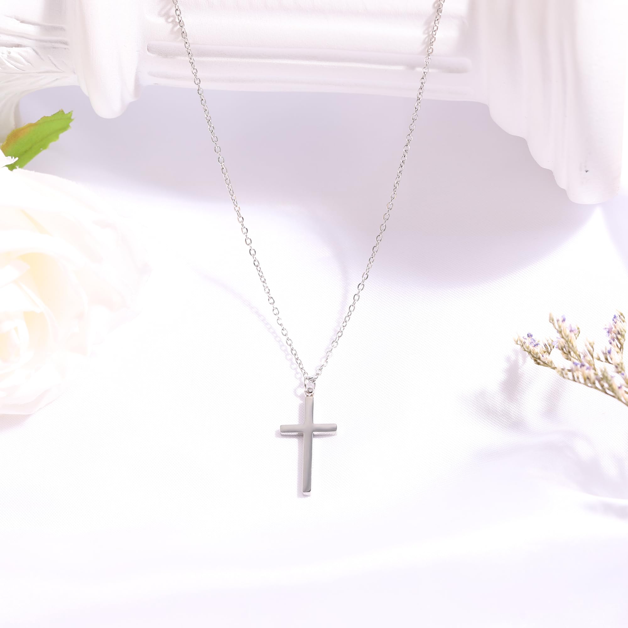 Croce da donna: gioielli con piccolo girocollo laterale placcato in oro