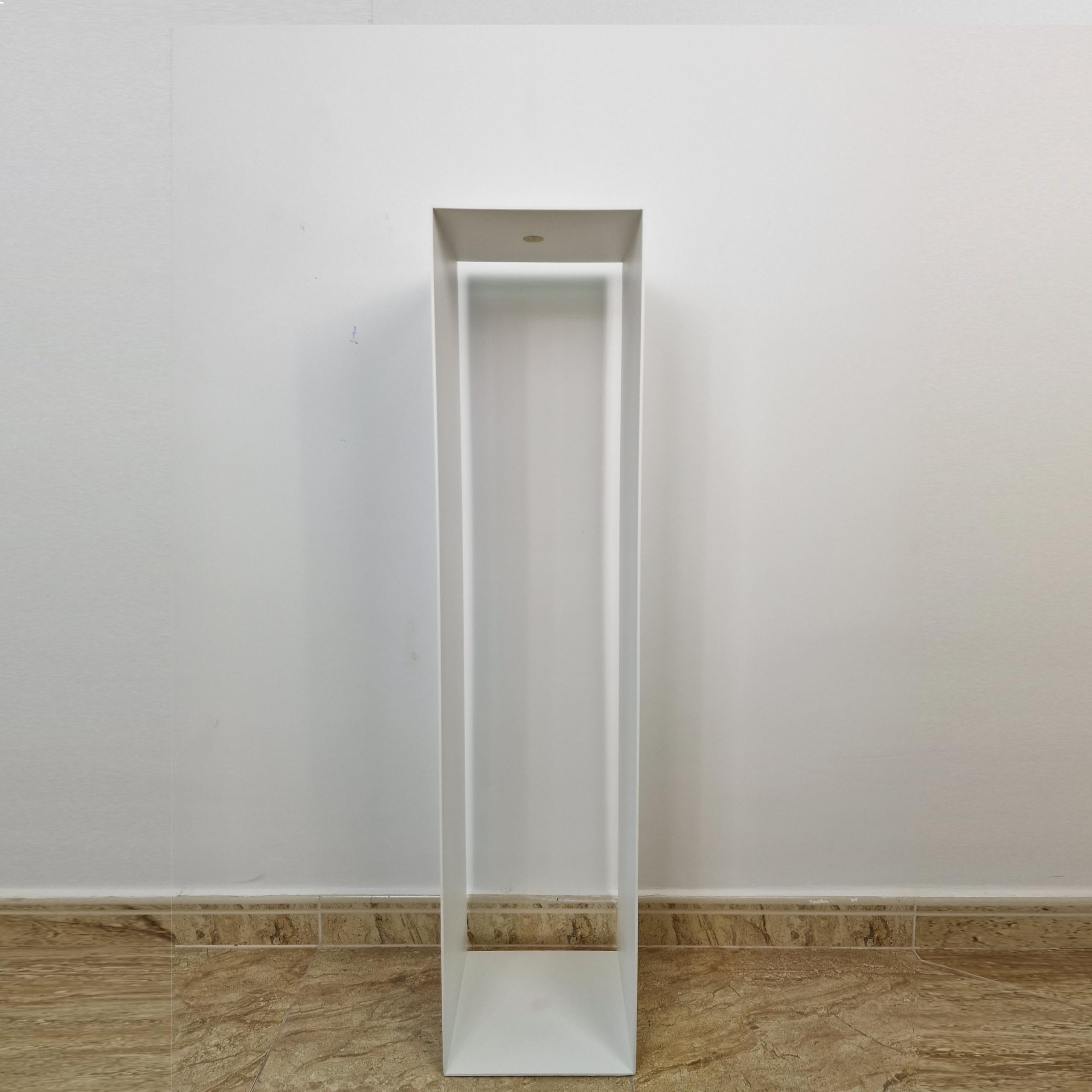 Piédestal stable anti-basculement en métal blanc pour statues et vases