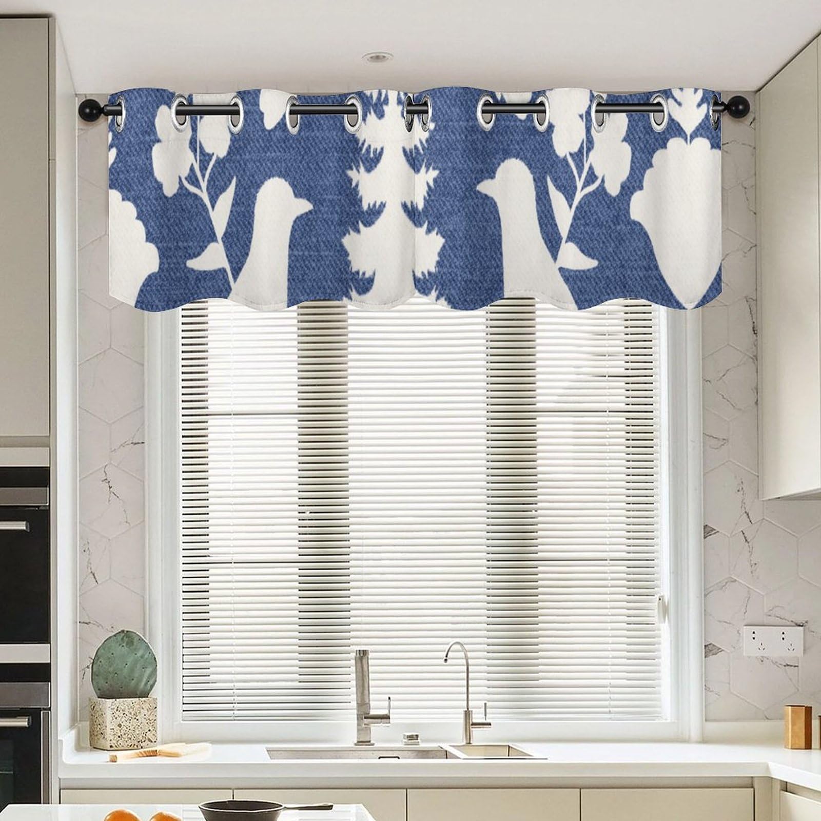 Traitements de fenêtre élégante cantonnière en bleu chenonceau à motif oiseaux