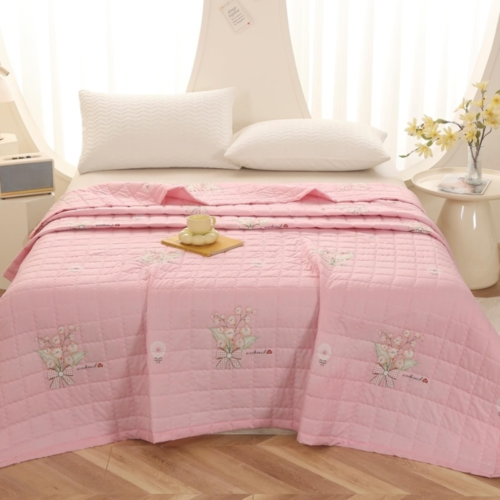 Edredon verano reversible para renovar el dormitorio con una colcha ligera rosa