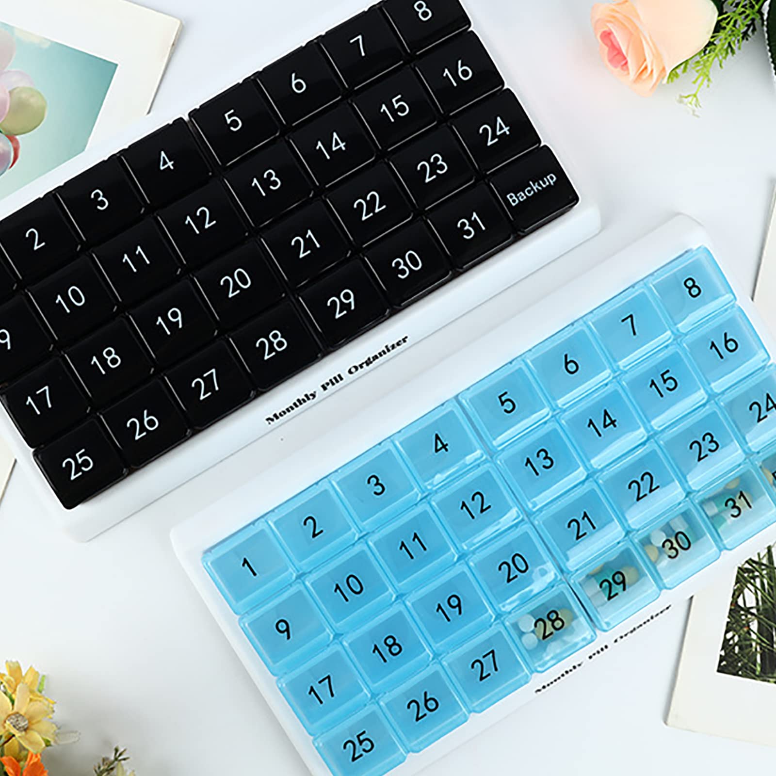 Pilulier Semainier 31 Compartiments Pilulier Mensuel 31 Capsules de Médicaments Pop Out Boîte à Medicaments Design Unique,Blue
