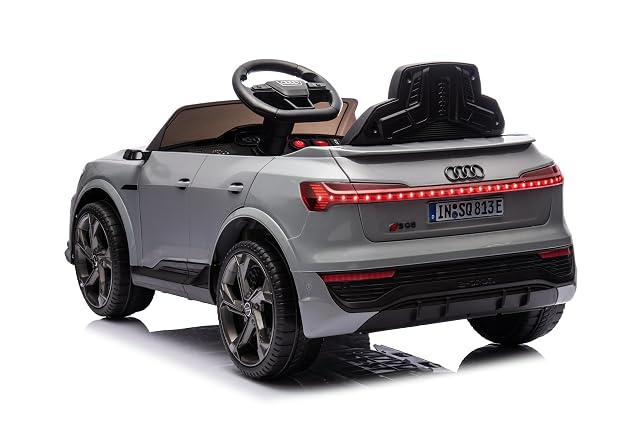 Foto 5 de 8 de FINOOS Coche eléctrico para niños Audi SQ8 e-Tron 12 V con Mando a Distancia de 2,4 GHz, bocina, LED, música