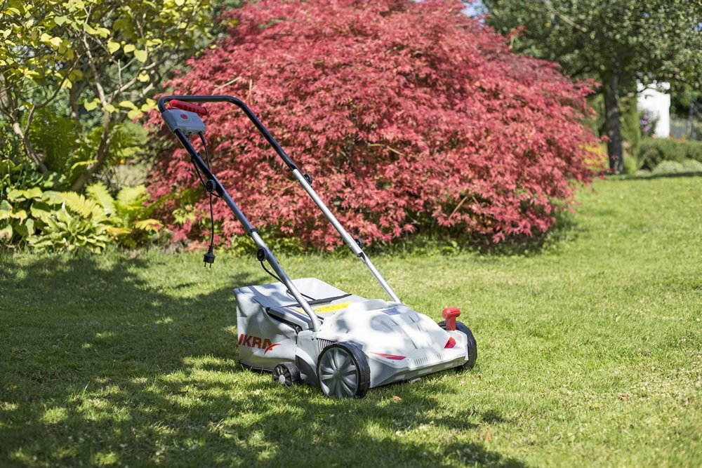 IKRA Aerator i Wertykulator elektryczny IEVL 1532 worek przechwytujący 30l szerokość robocza 32cm głębokość robocza regulowana 1.500W