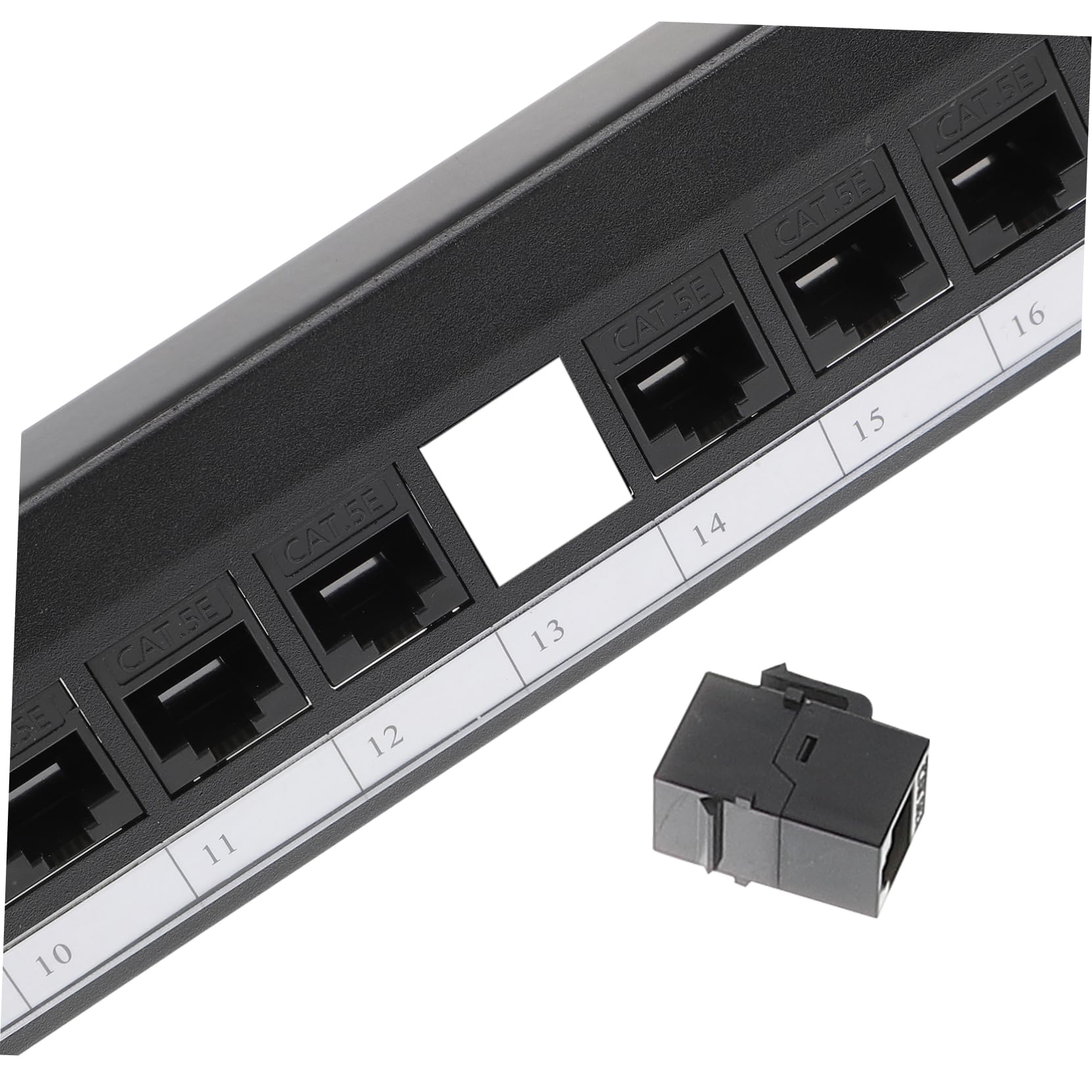 Panneau de Brassage Réseau Cat5e 24 Ports Noir en Plastique | Contacts Plaqués Or, Clamping Ferme et Fiable, pour Machine Room et Quartier