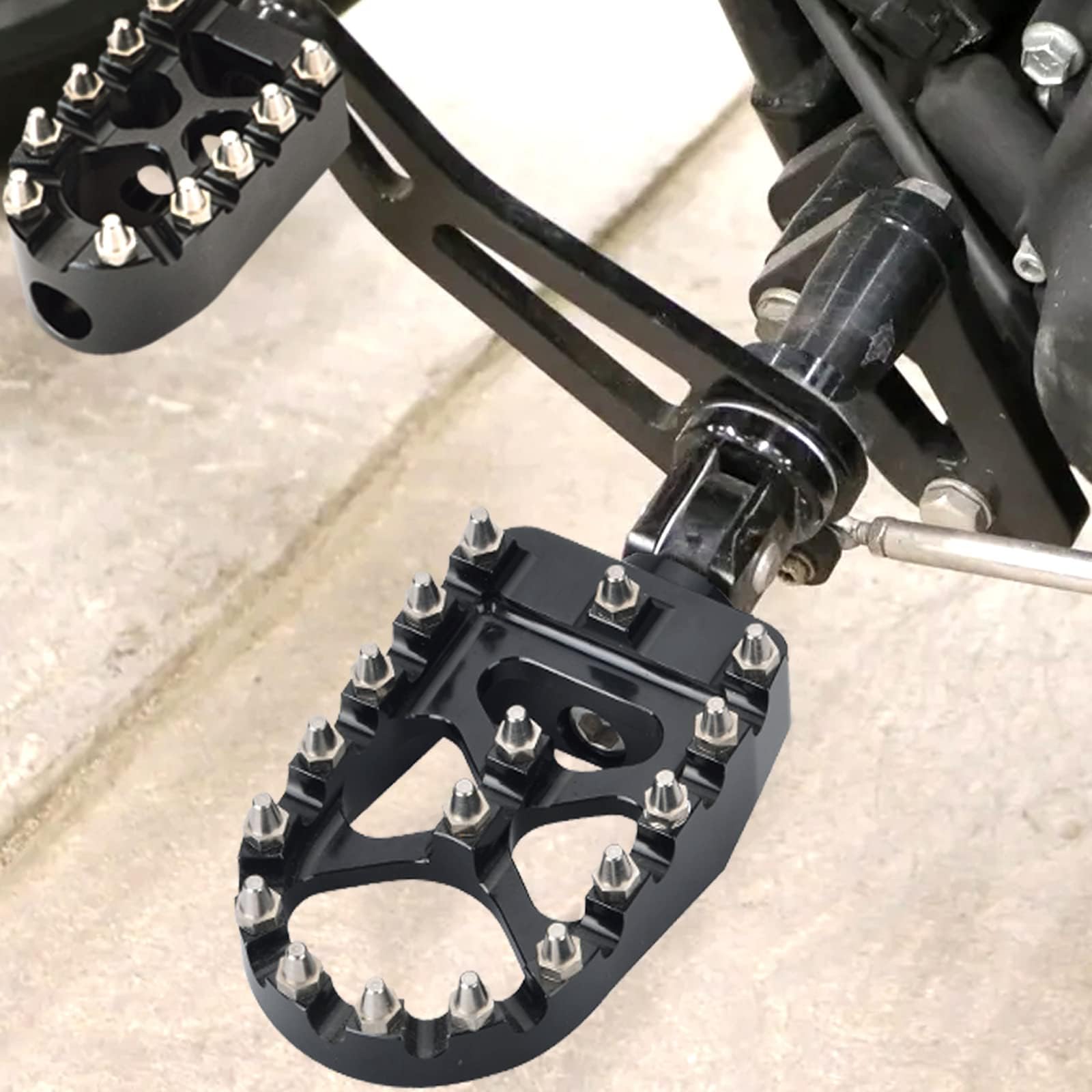 Goldfire Black Motorcycle Pegs CNC Wide Foot Pegs 360° Roating MX Chopper Bobber Style Fits for Dyna Sportster FLFB FLSTF Iron 883 Softail Street Glide (Wide Fat Footpegs)