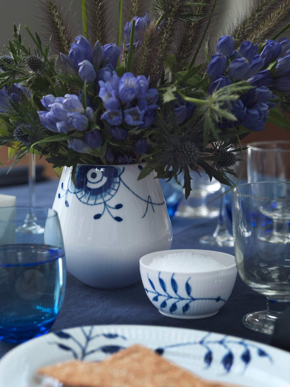 Royal Copenhagen Blue Fluted Mega 1017342 - Zuccheriera in porcellana, 10 cl, dipinta a mano, colore: Blu/Bianco