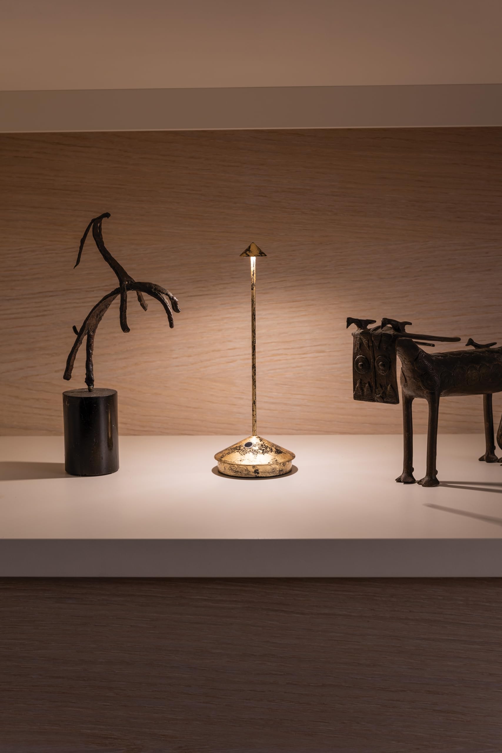 Zafferano, Pina, Lampada da Tavolo Ricaricabile e Senza Fili con Controllo Touch, Utilizzabile anche come Lampada da Esterni, Dimmer, 2200-3000 K, Altezza 29 cm, Colore Grigio Scuro