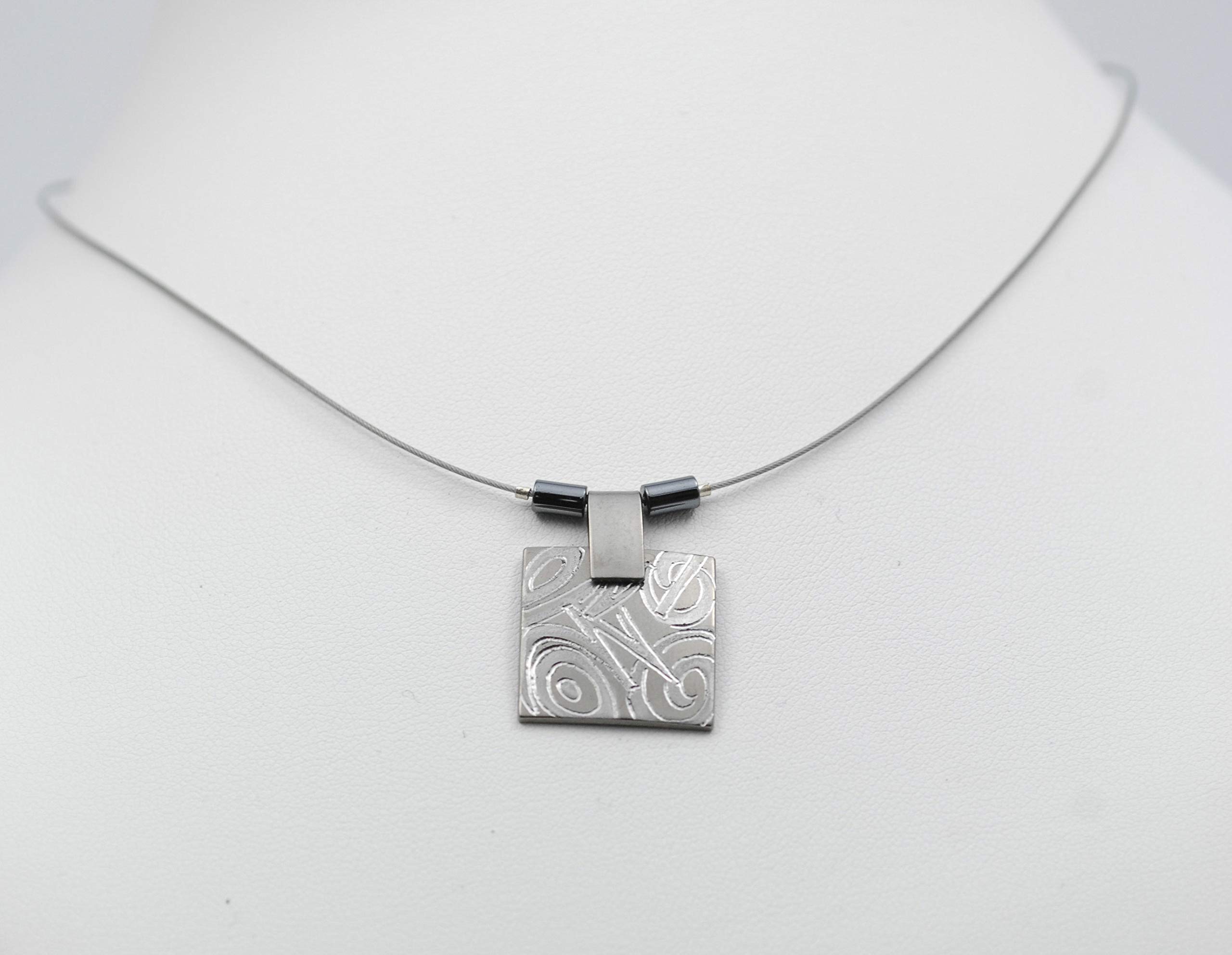 Titan Schmuck-Set. Absolut kein Risiko auf Allergien Handgefertigte Schmuckstücke. Lieferbar in verschiedenen Farben