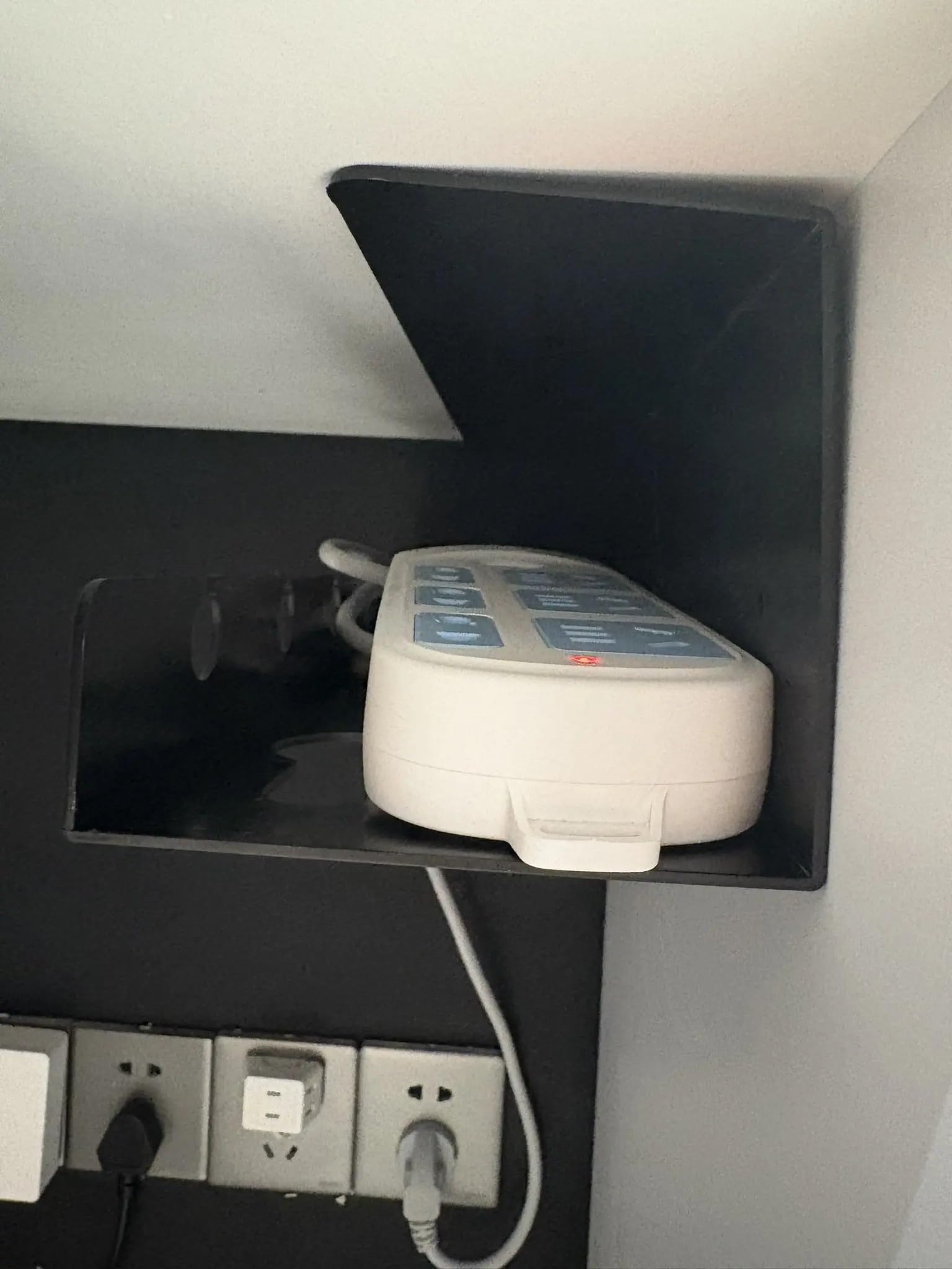Vassoio for gestione cavi sotto scrivania grande da 1/2 confezione con supporto for protezione sovratensione, resistente, for ufficio domestico CPU Per Home Office e Postazioni Di Lavoro