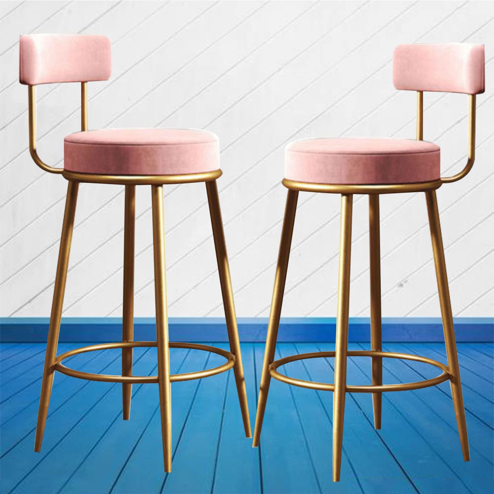 Tabourets de bar rose velours parfaits pour le petit déjeuner autour du comptoir de cuisine
