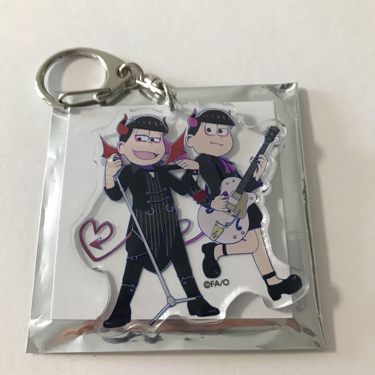Amazon.co.jp: おそ松さん HMV 限定 ペアアクリルキーホルダー 悪魔 