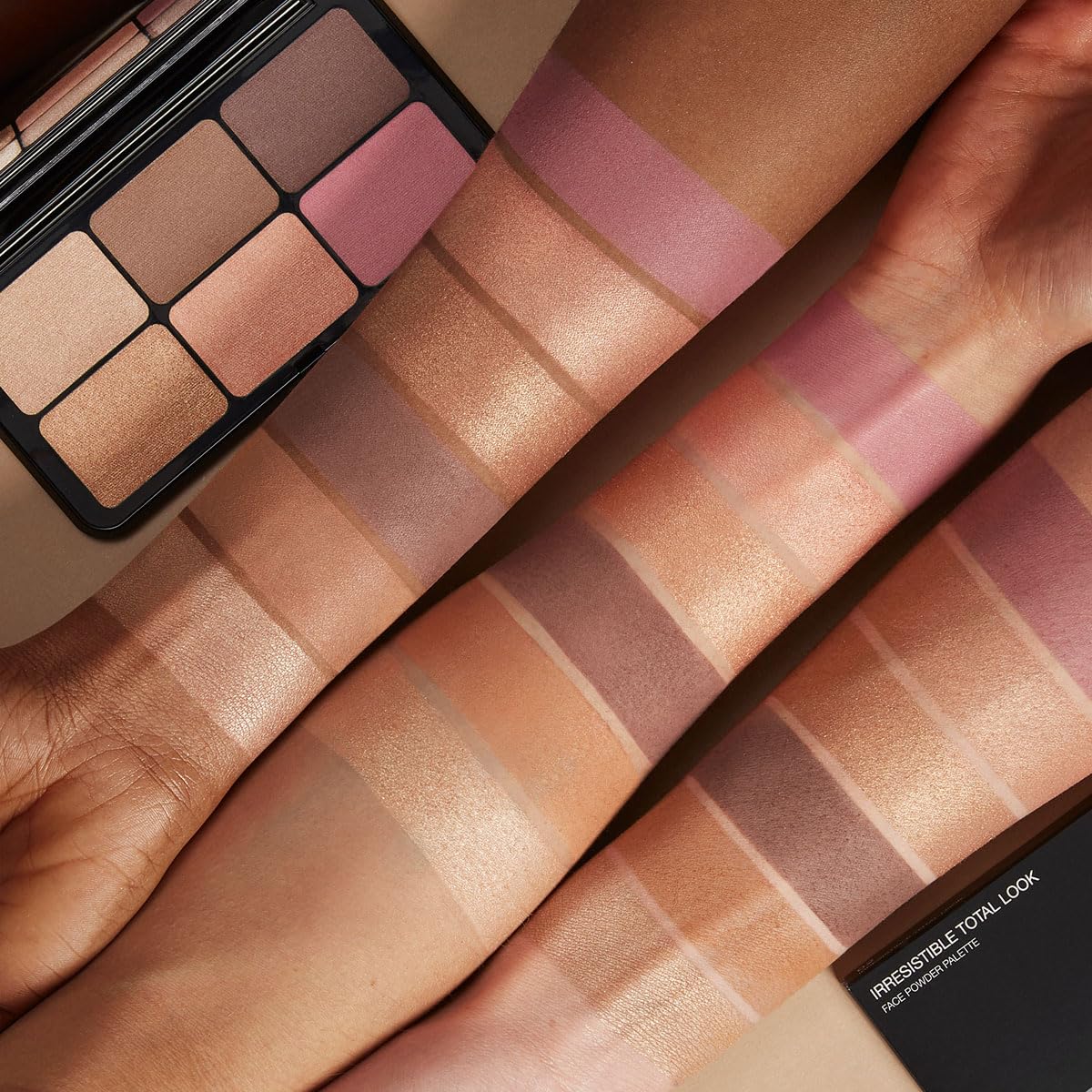 KIKO Milano Irresistible Total Look Face Powder Palette 02 | Palette Di Polveri Viso Con 2 Terre, 2 Blush E 2 Illuminanti