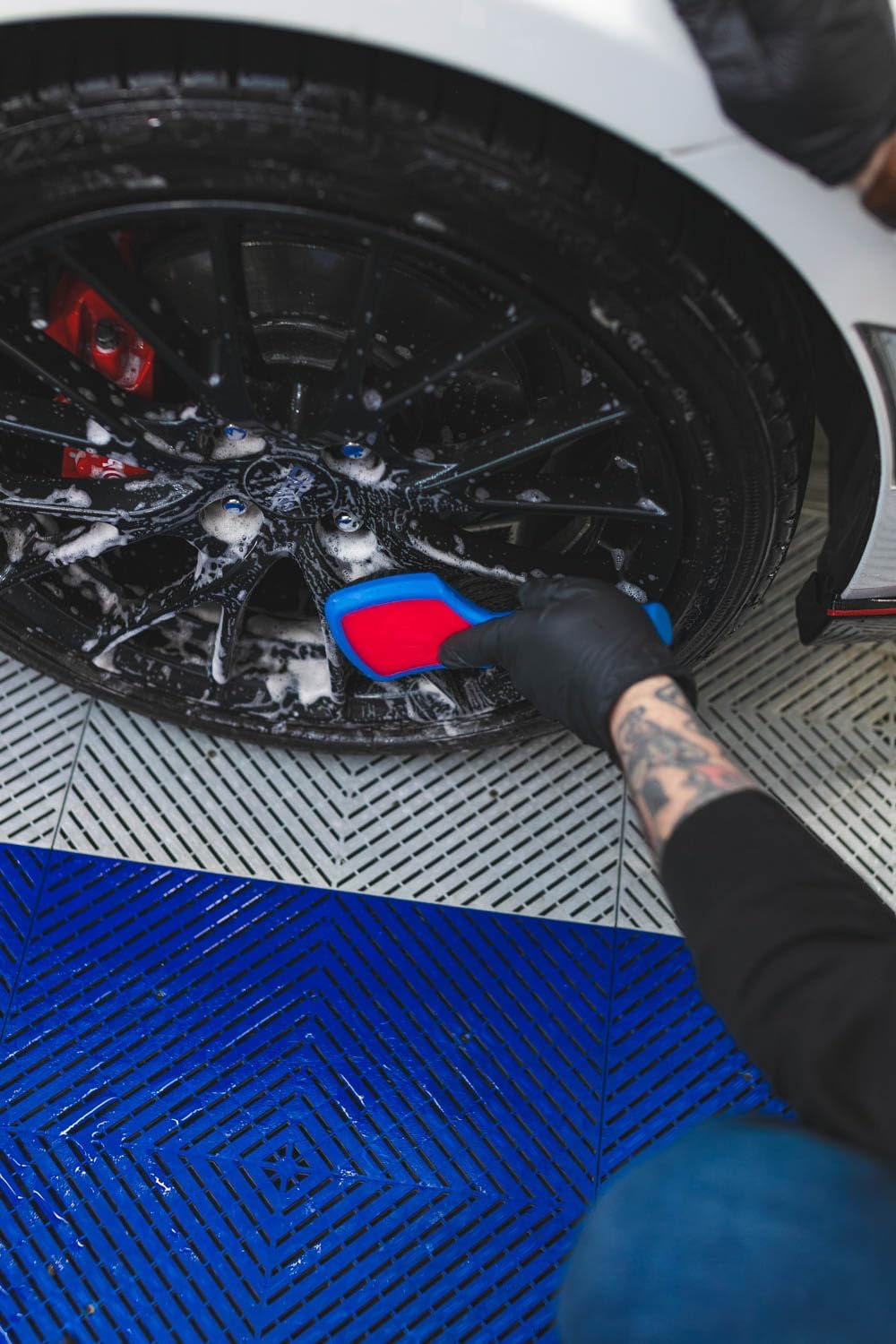 Detail Factory - ProGrip Wheel Face Brush - Ergonomic ProGrip Handle - Premium Wheel Cleaner Brush - Soft Flagged-Tip Bristles - Octane Underglow