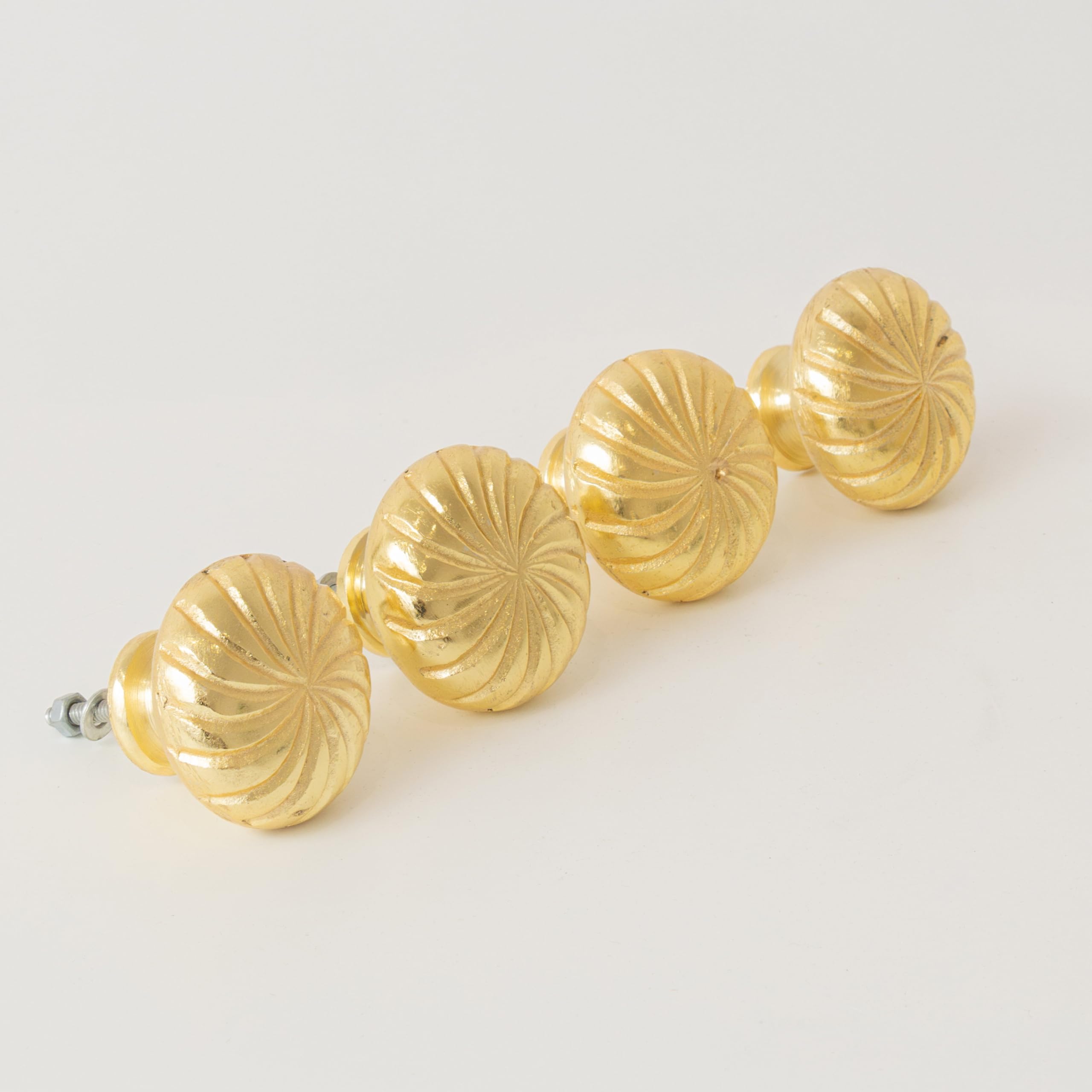 Melody Maison Gold Set Of 4 Extra Large Swirl Drawer Knobs