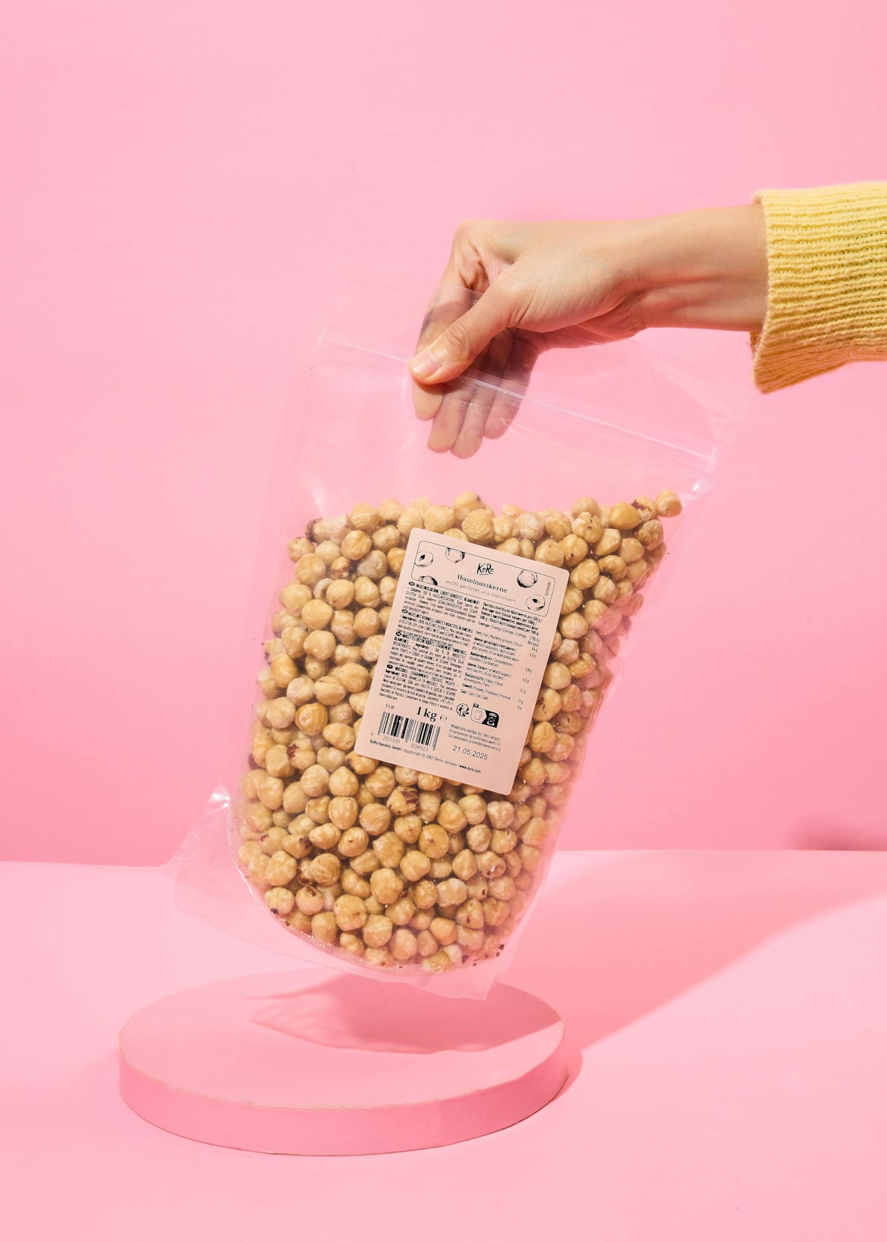 KoRo - Avellanas peladas 1 kg - Sin aditivos ni conservantes - Para hornear o como snack