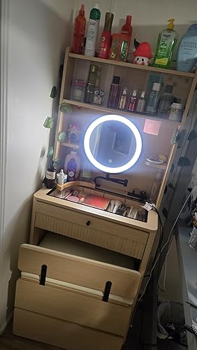 Review Image by Kariely C