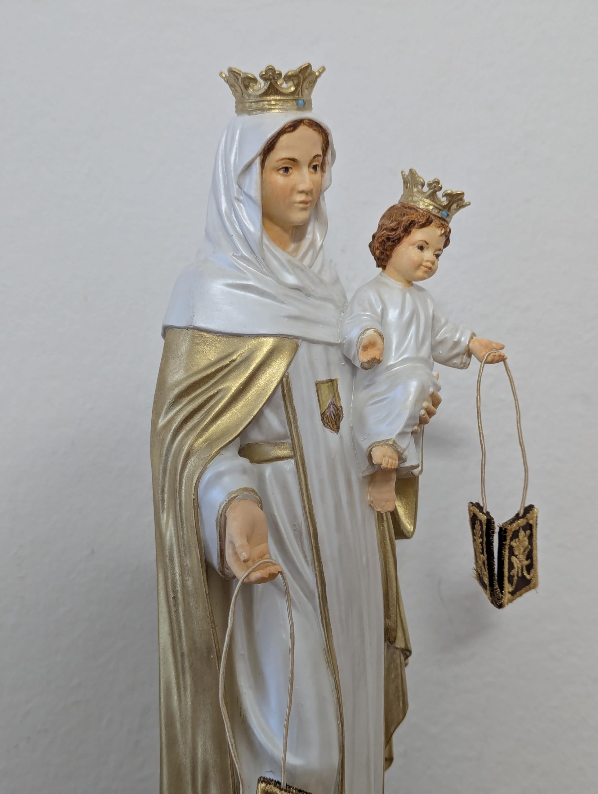OVUNQUE PROTEGGIMI Statua Madonna del Carmine 30 cm, in Resina dipinta a mano con Scapolari in stoffa, Prodotto Artigianale Italiano
