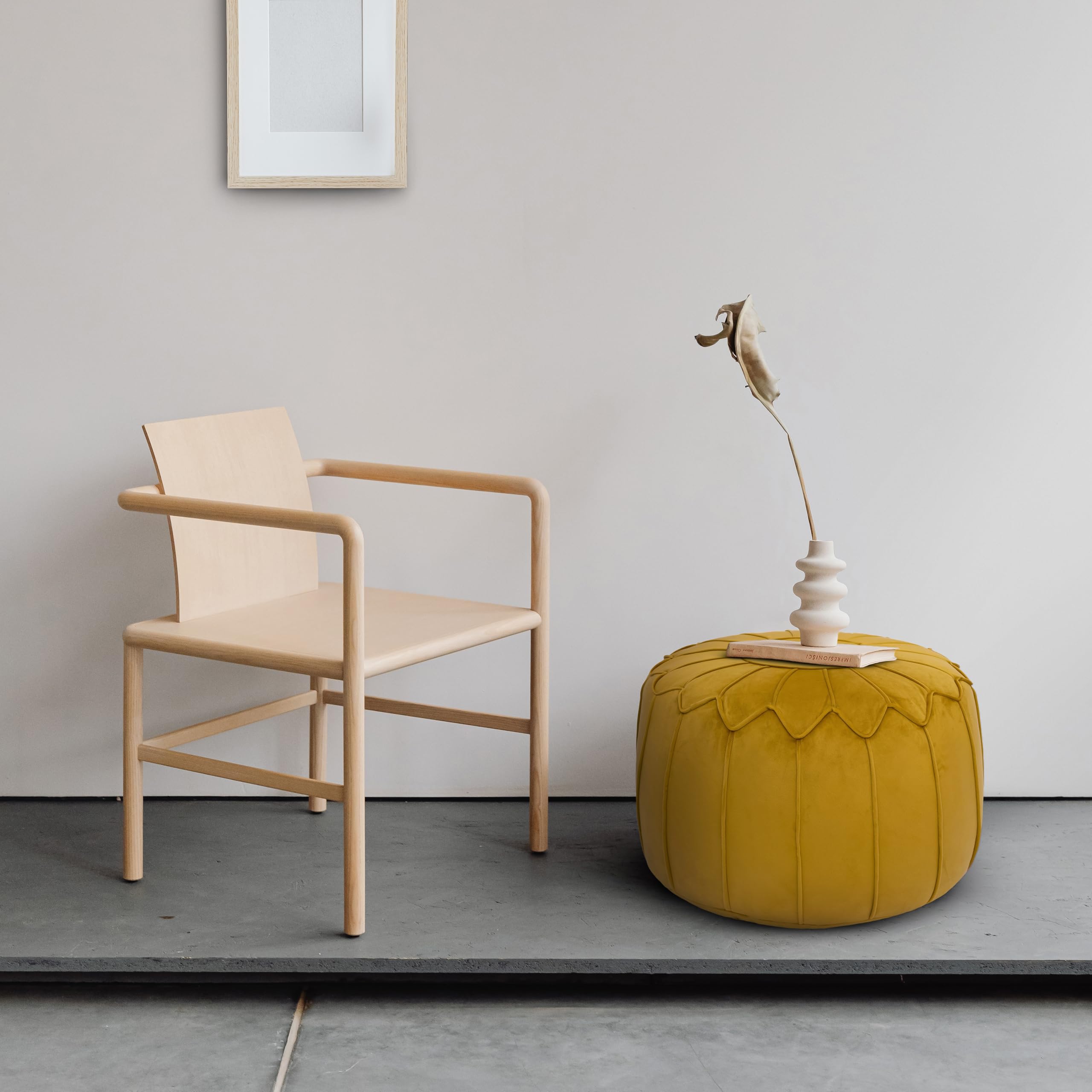 Loft 25 Reposapiés Puff Redondo | Comodo reposapies Salon Y Dormitorio para Adultos | Diseño Ergonómico Bean Bag para Horas De Relajación | Ligero Puf con Relleno Incluido (Cúrcuma)