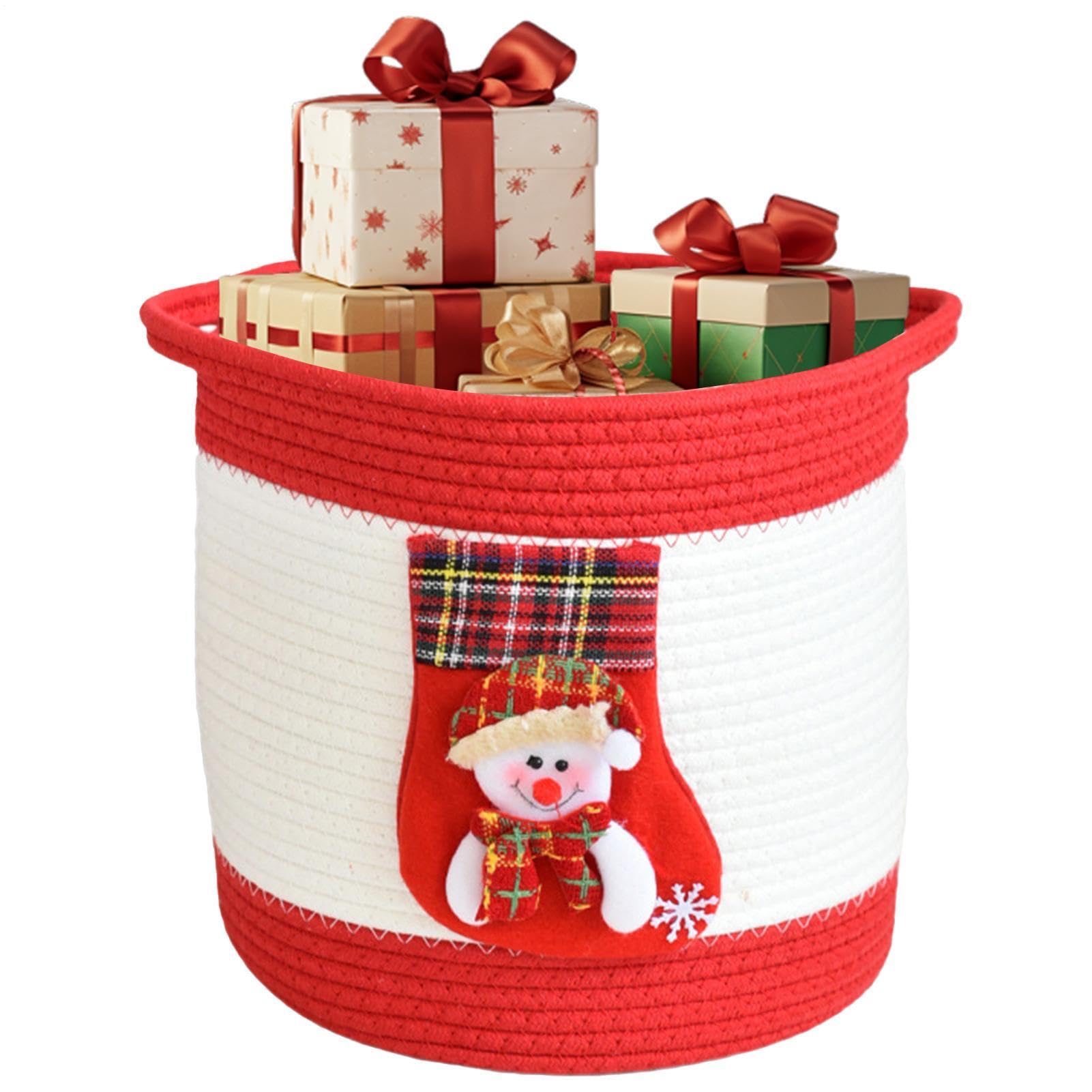Cestas de Navidad vacías como organizador de dulces y chocolates para la mesa