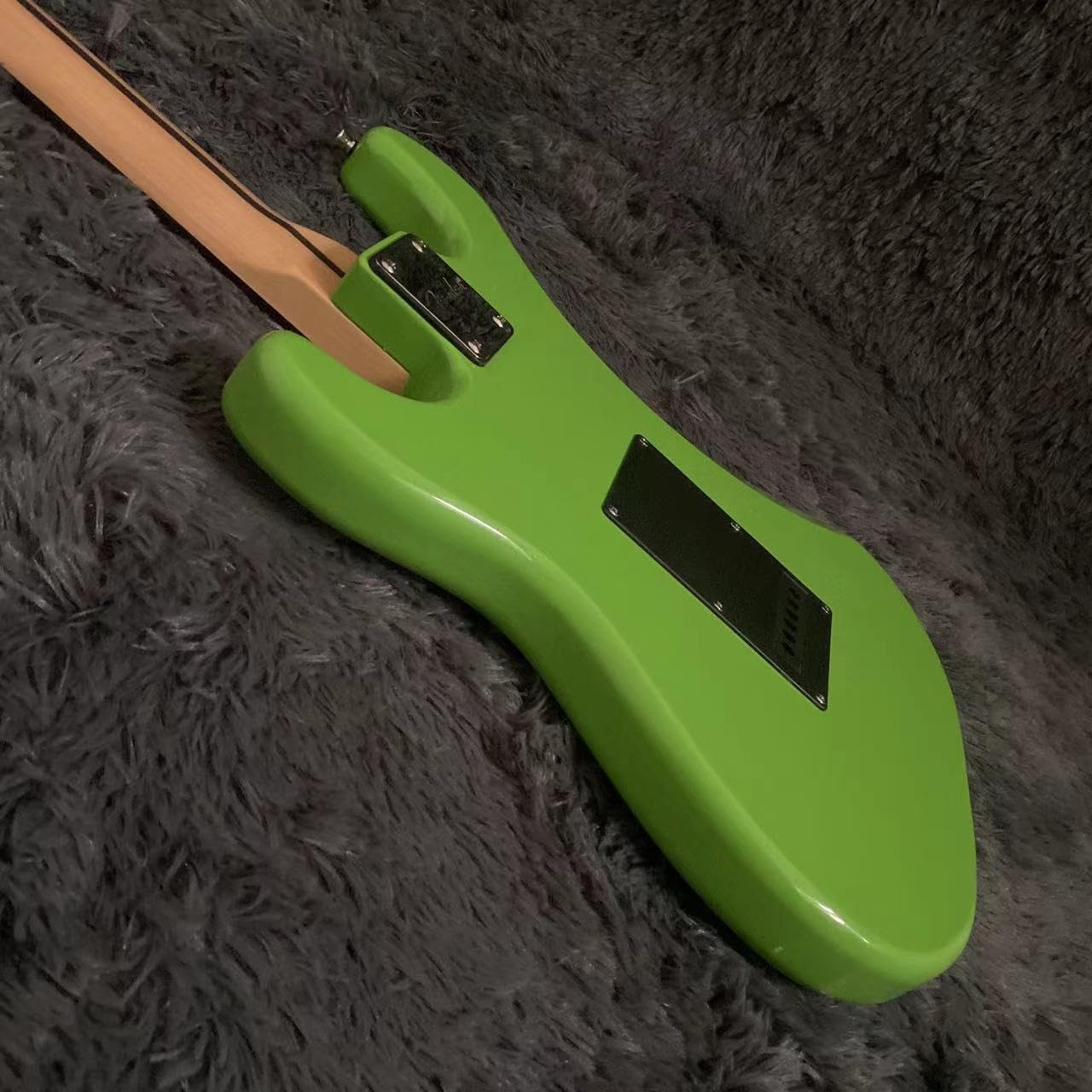 Amazon | エレキギター ローズウッド指板 緑色 クールなエレキ