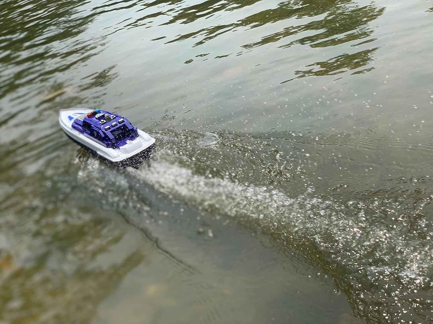 38CM RC 2.4G guardia costiera modello di nave intrattenimento estivo telecomando nave della polizia modello di intrattenimento dell'acqua, ad alta velocità 20Km/h telecomando motoscafo