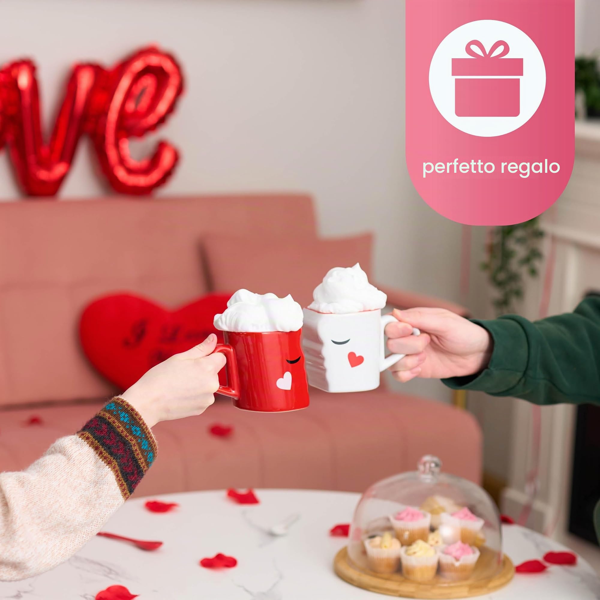 THE TWIDDLERS Baciare Bacio Tazze Grandi di Coppia con Cucchiai Coordinati e Confezione Regalo per Anniversario, San Valentino e Natale