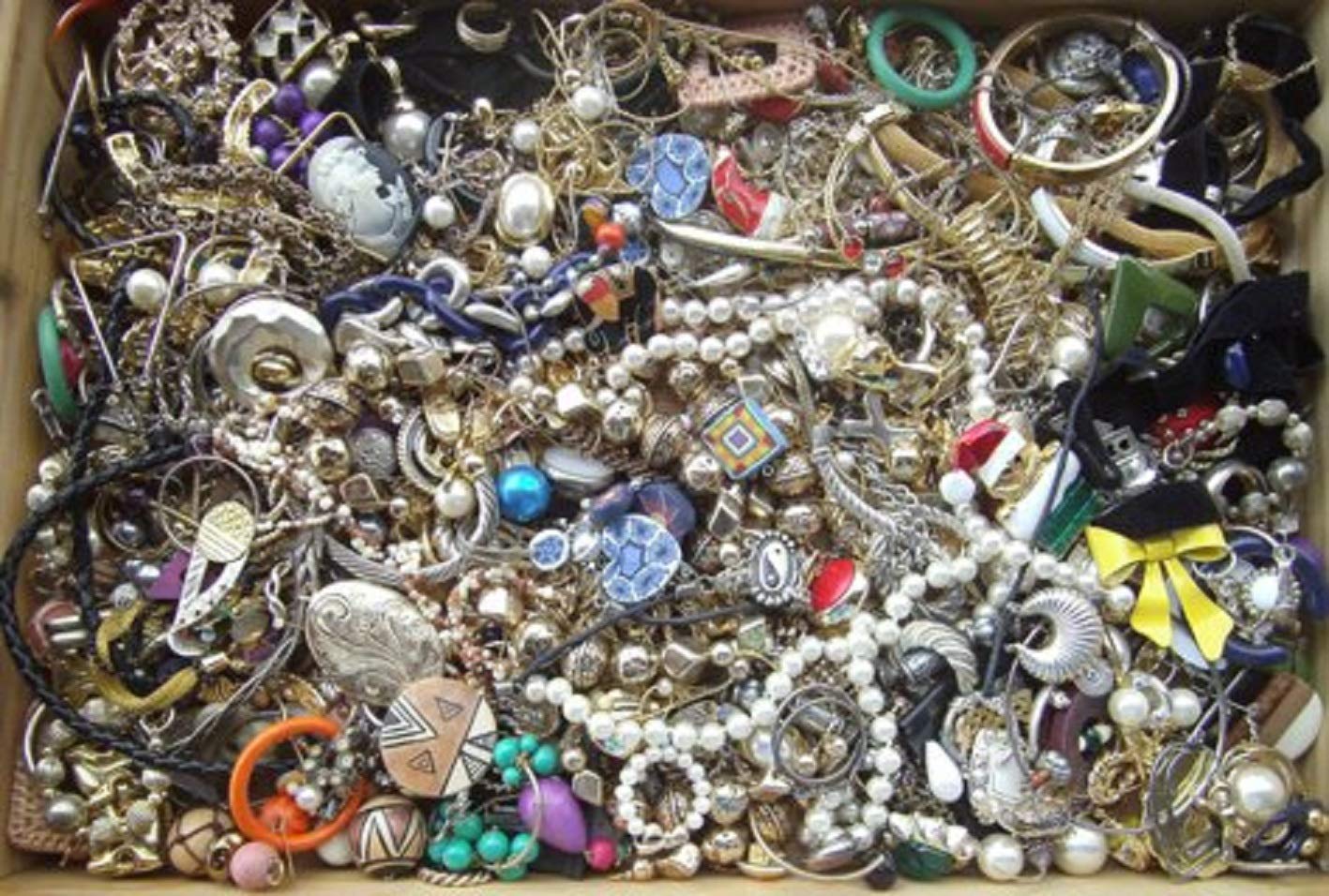 Lot De Bijoux Fantaisie Pour Femmes – Bracelets, Colliers Et Pendentifs Assortis