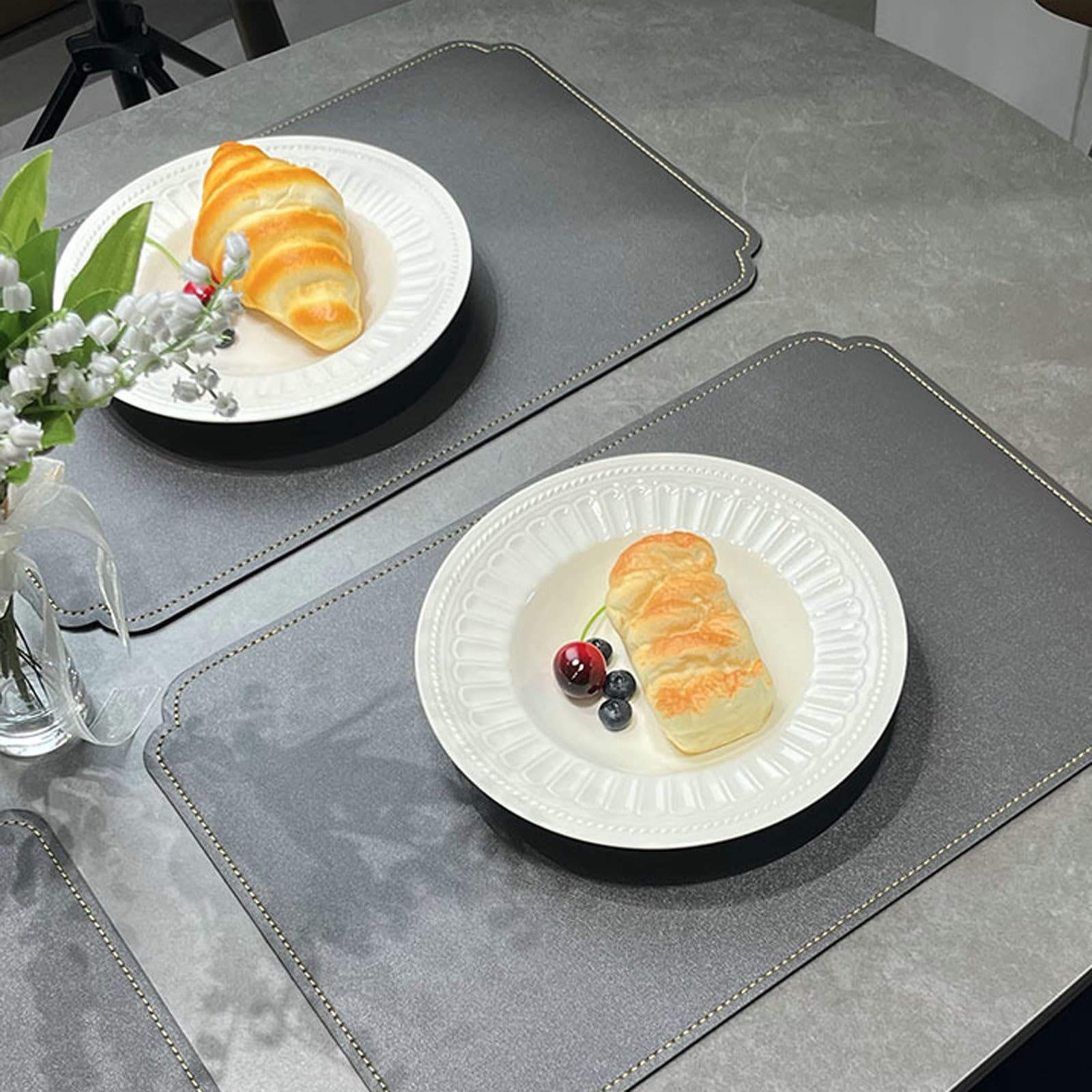 AMDXD Lot de 8 sets de table avec motif, en cuir synthétique uni, lavables, modernes, carrés, pour la maison, la table à manger, gris, 30 x 45 cm