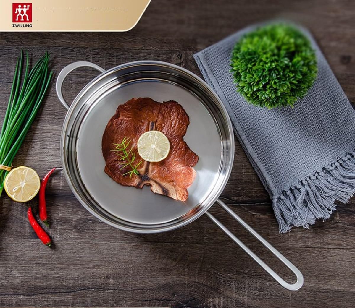 Zwilling TwinNova3 Wokpfanne 30cm + Schmorpfanne 24 cm mit 2x Glasdeckel, 4 tlg, Wok + Schmor Pfanne Unbeschichtet, Spülmaschinenfest, rutschfester Griff, FÜR ALLE HERDARTEN, Silber