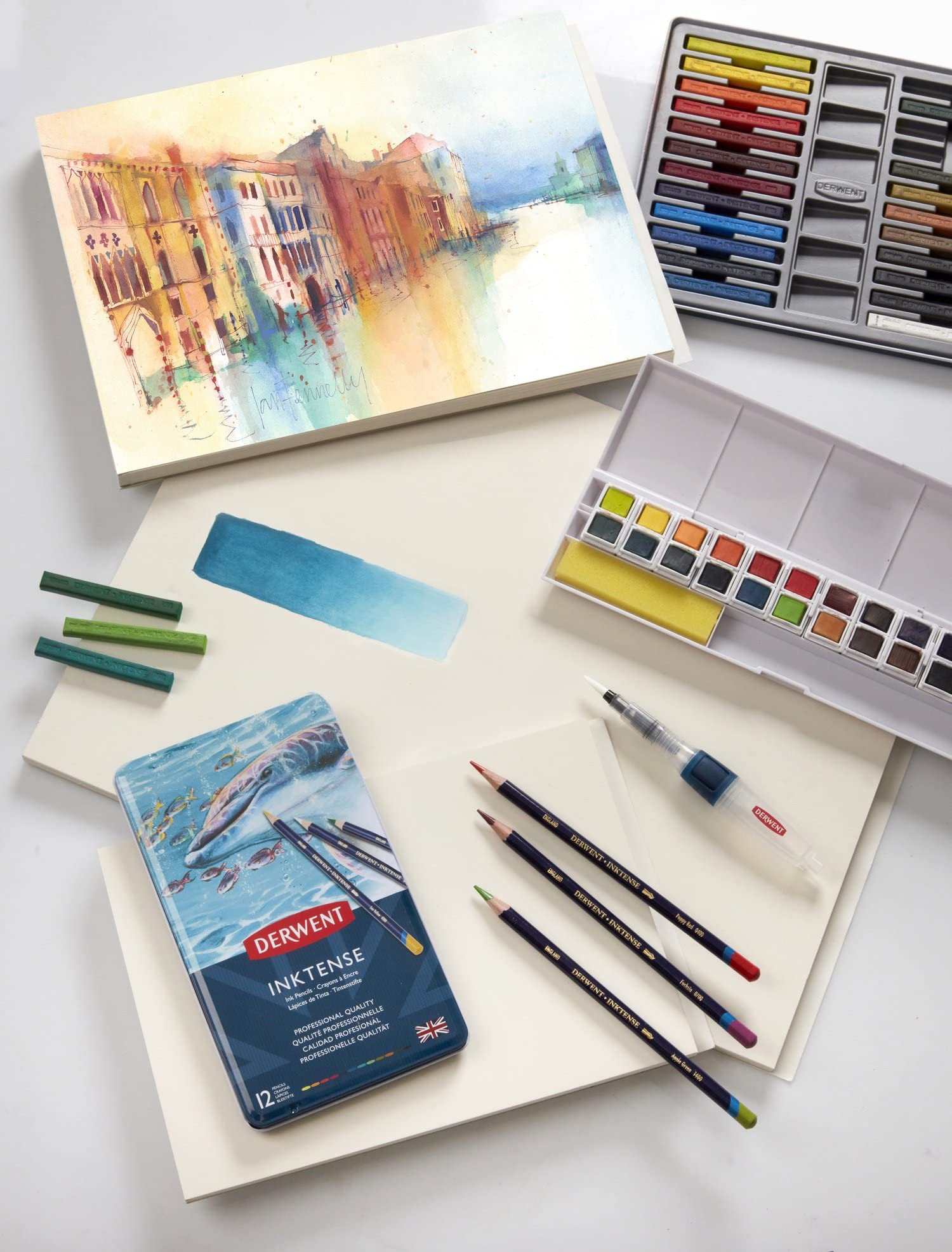 Derwent Inktense Album da Disegno con Carta Ruvida Pressata a Freddo, Contiene 20 Fogli Bianchi per Acquerello, Adatto per Tecniche di Stratificazione Professionale, 17,8 x 25,4 cm (2305836)