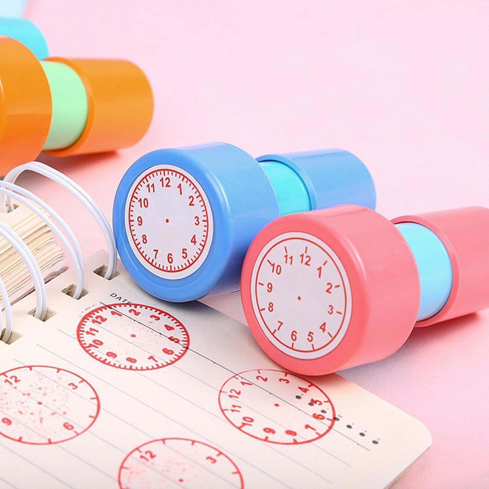 Timbro dell'orologio, che racconta il tempo, attività artistiche e artigianali, per bambini in classe