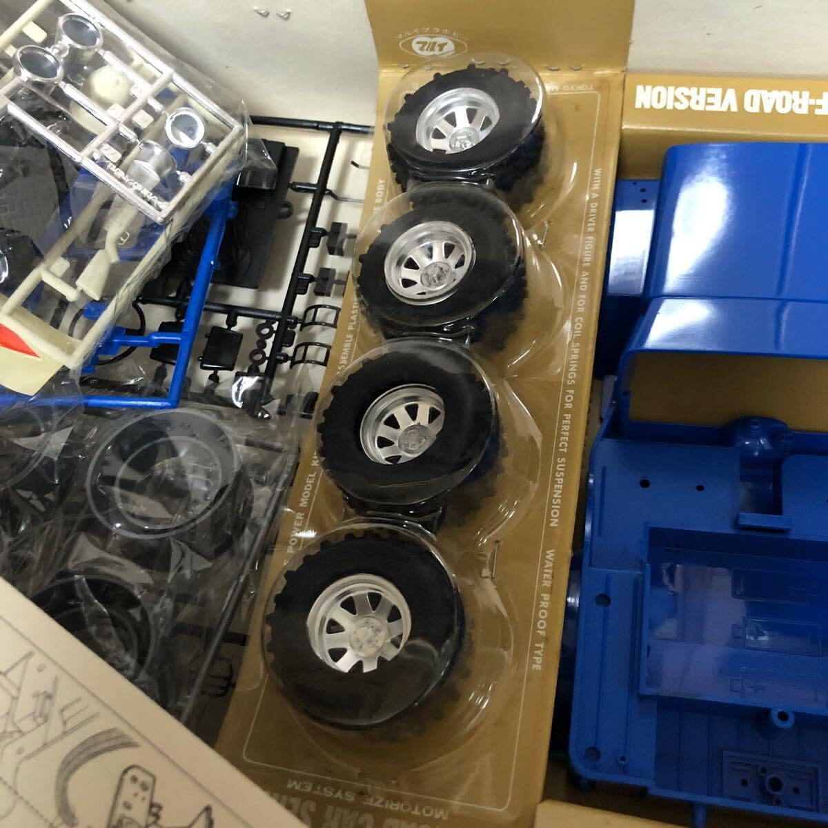 Amazon.co.jp: 550 1/18 三菱ドラッグジープ マルイ 防水タイプ
