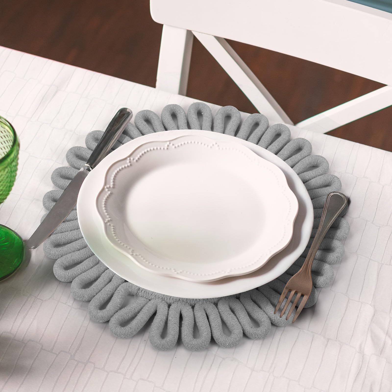 comfoyar Round Placemats Set of 4, 30cm Non-Slip Cotton Woven Place Mats - Image 2