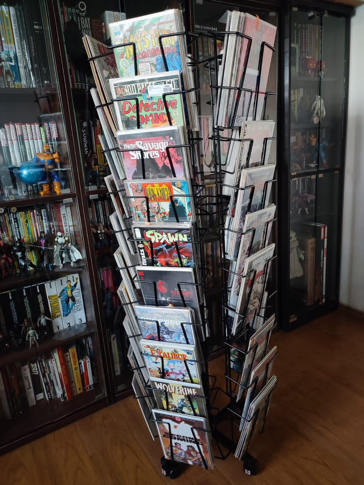 Deluxe Rotating Magazine Stand - 50 Pockets -8