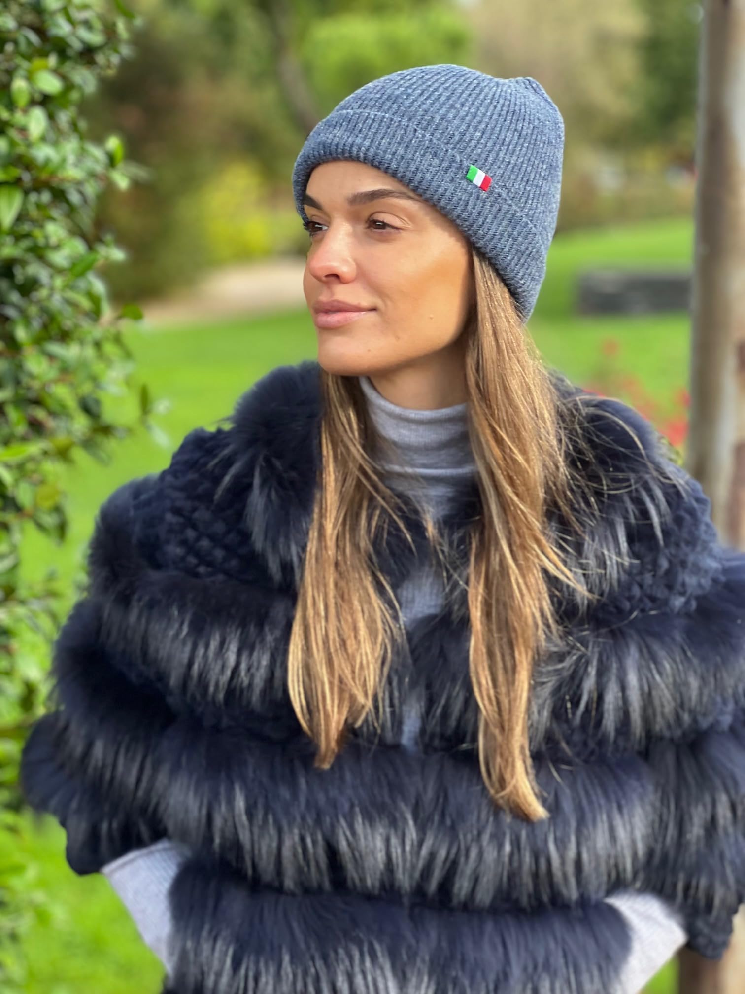 Gorro 100% lana merino con la bandera italiana. Fabricación artesanal. Hecho a mano. Gorro para hombre. Gorro de mujer. Gorro de lana de punto.
