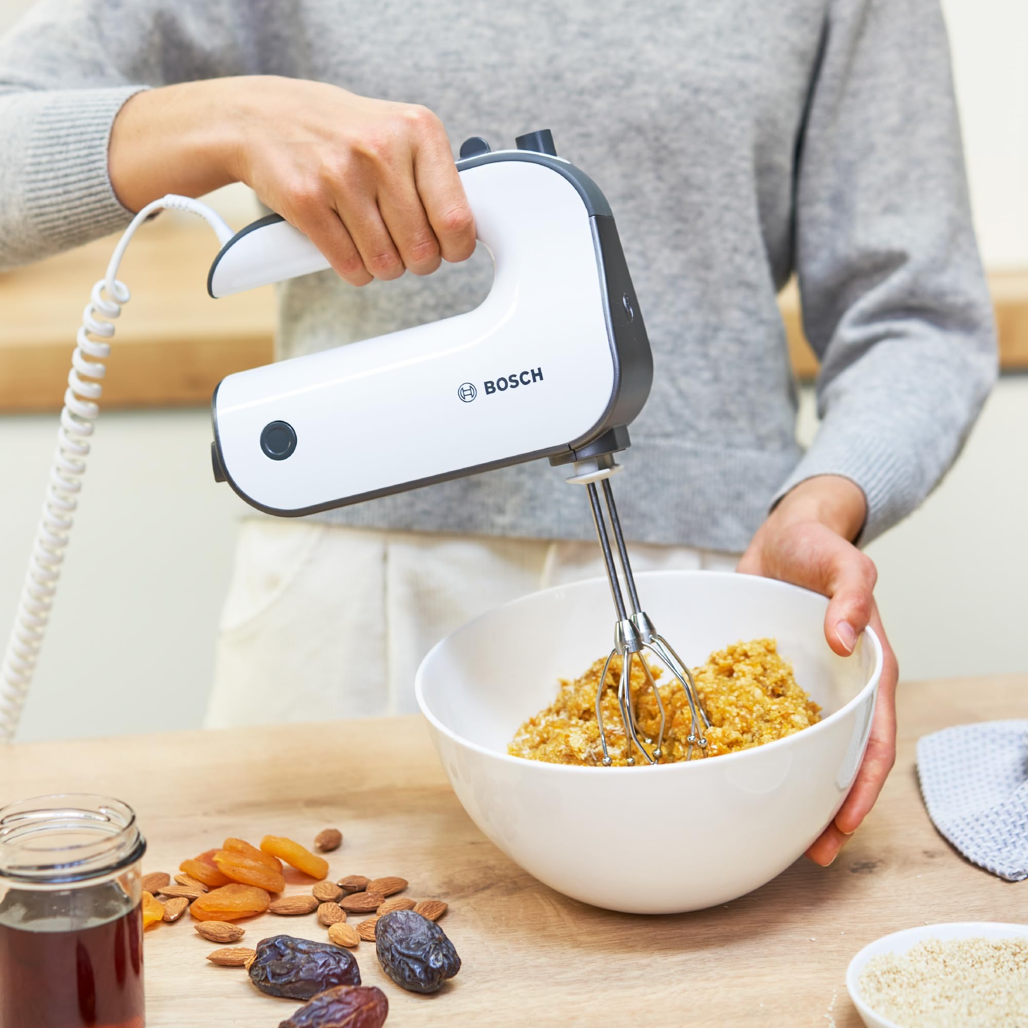 Bosch - Batidora de repostería, 5 niveles, 2 varillas de acero inox gancho para amasar 850 W, color blanco/plateado oscuro, MFQ49300