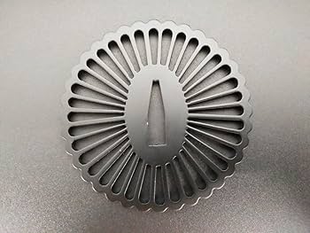 Amazon.co.jp: A06 刀鍔 菊紋の図 鉄地 透かし 日本刀装具 鍔 厚さ5MM